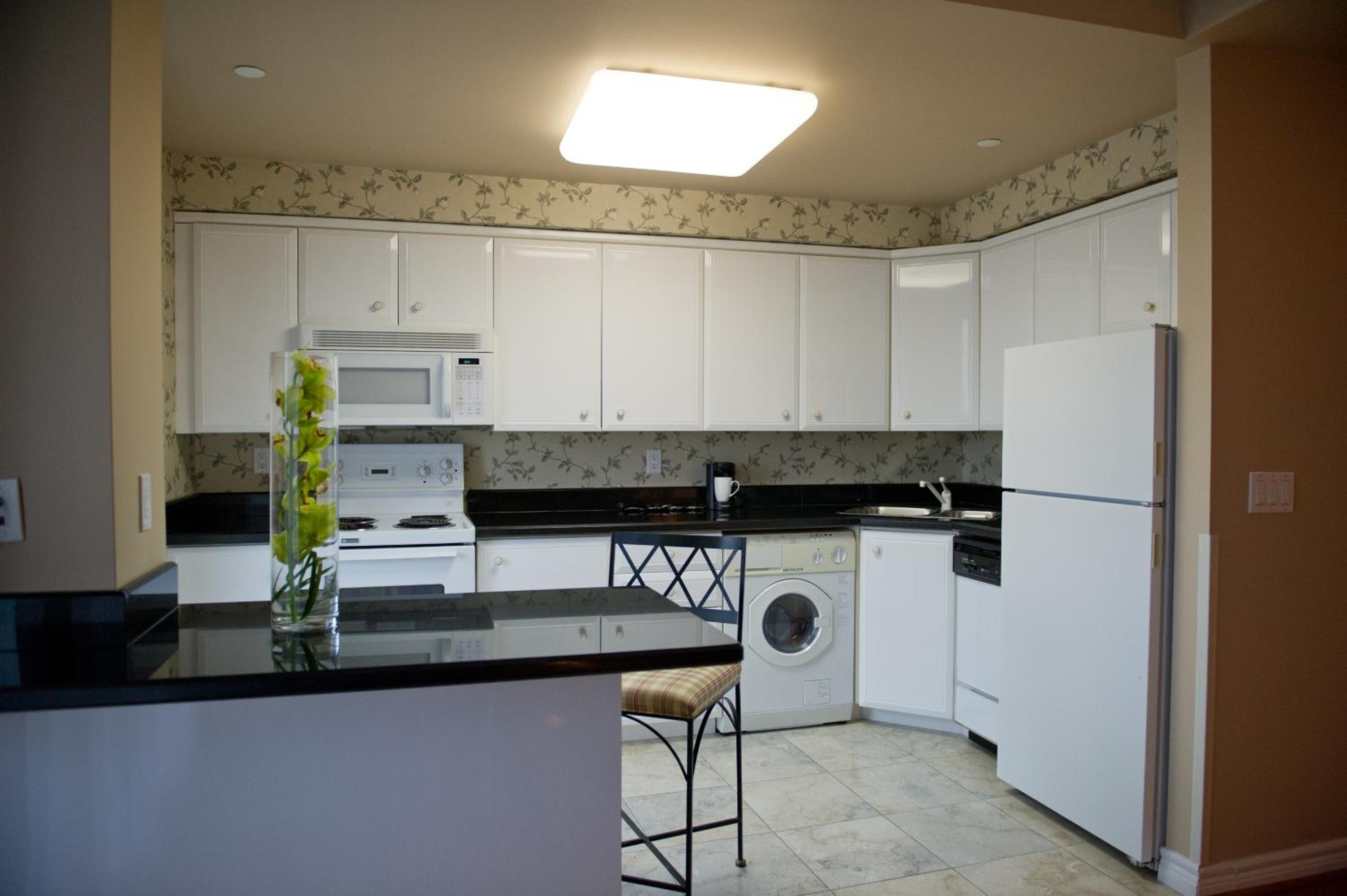 Two-Bedroom Suite - Photo 8
