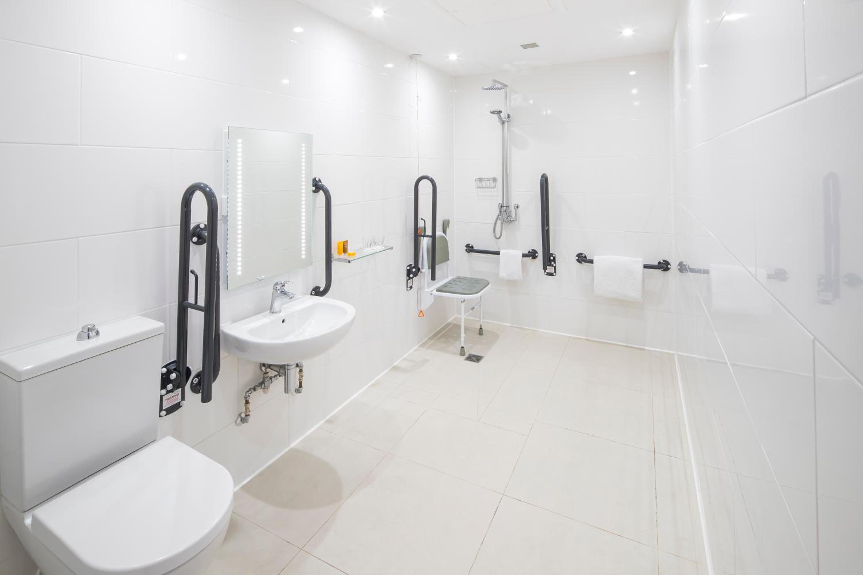 Double Room - Disability Access - Photo 7