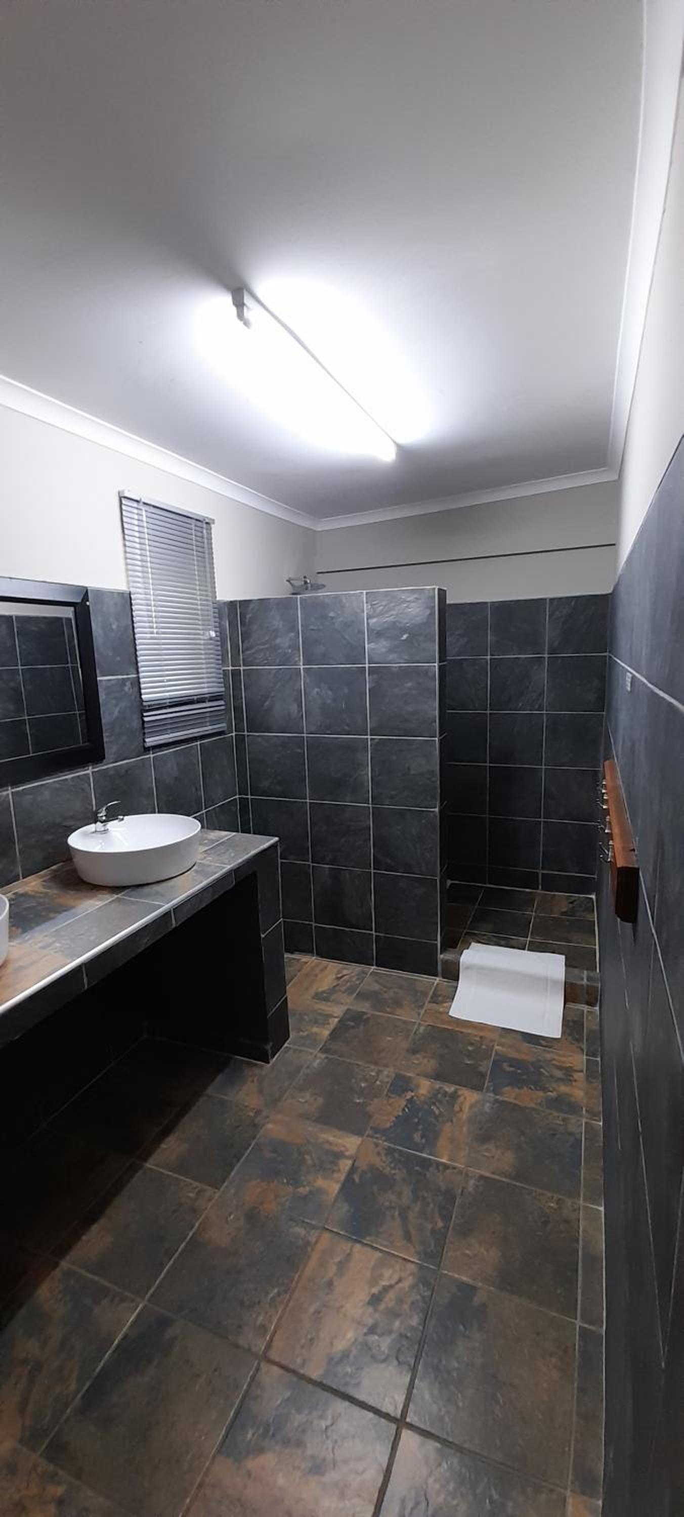 Lodge Room - Photo 10