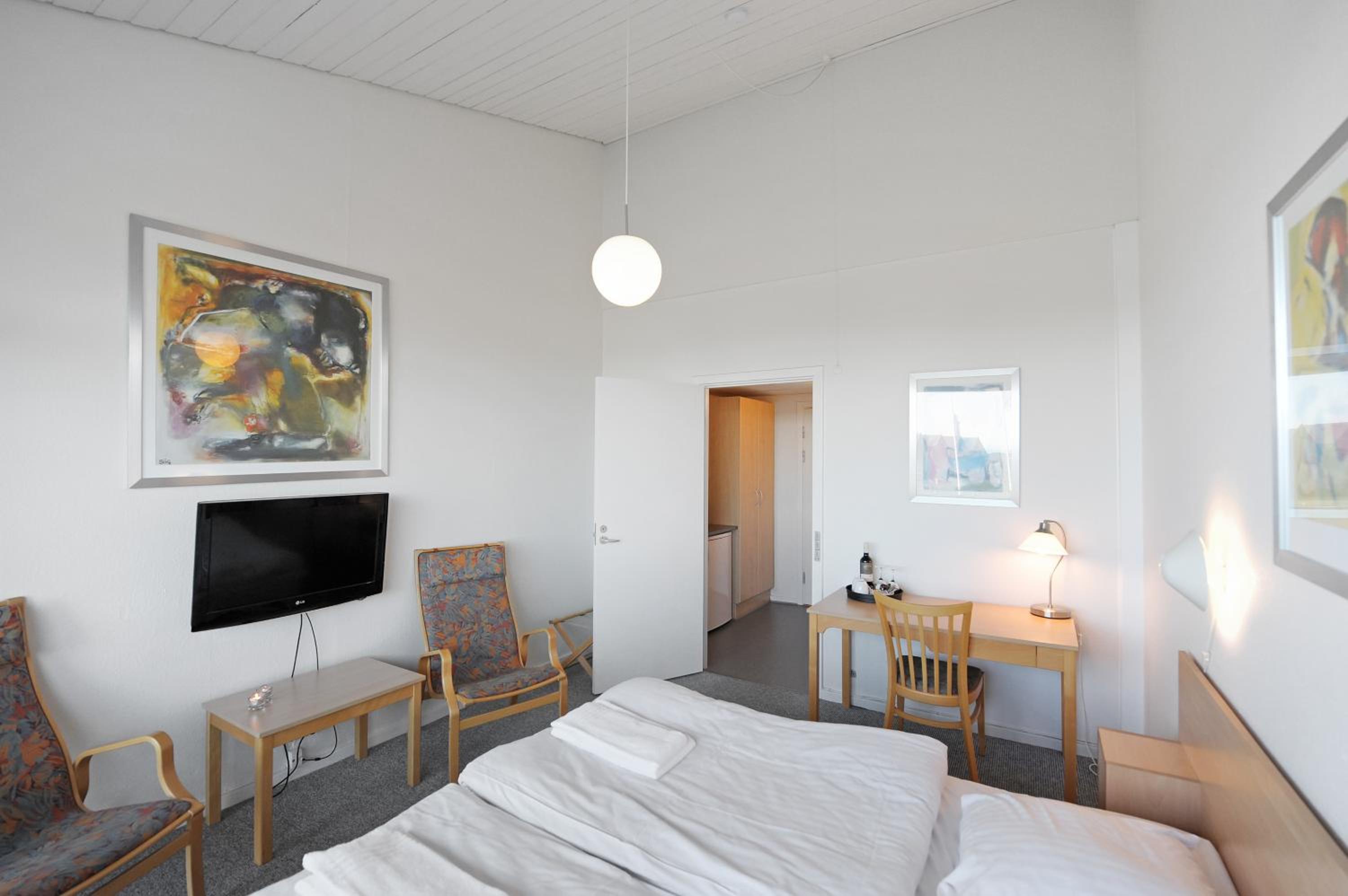 Double Room thumbnail 6