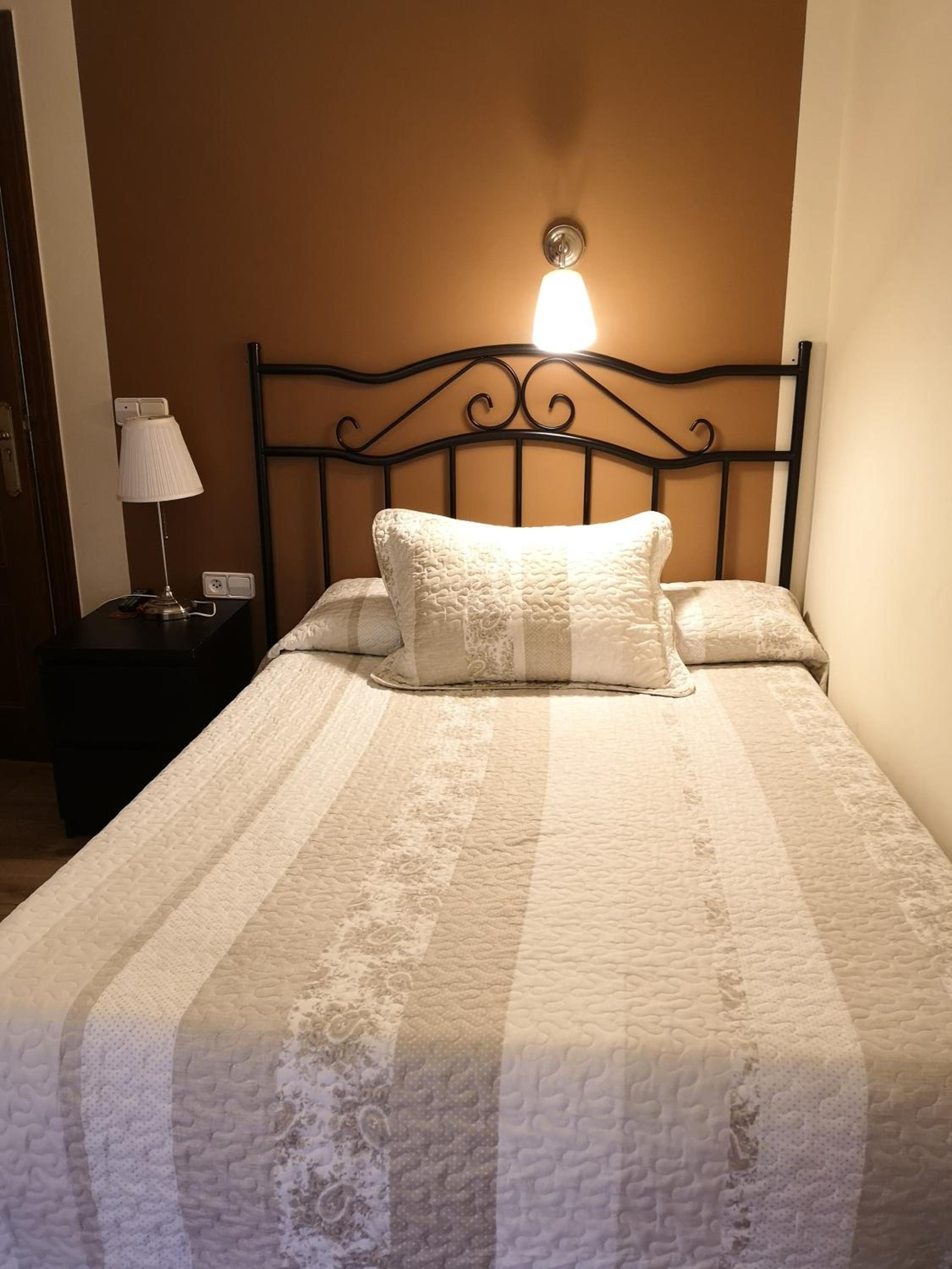 Deluxe Double or Twin Room with City View photo 2