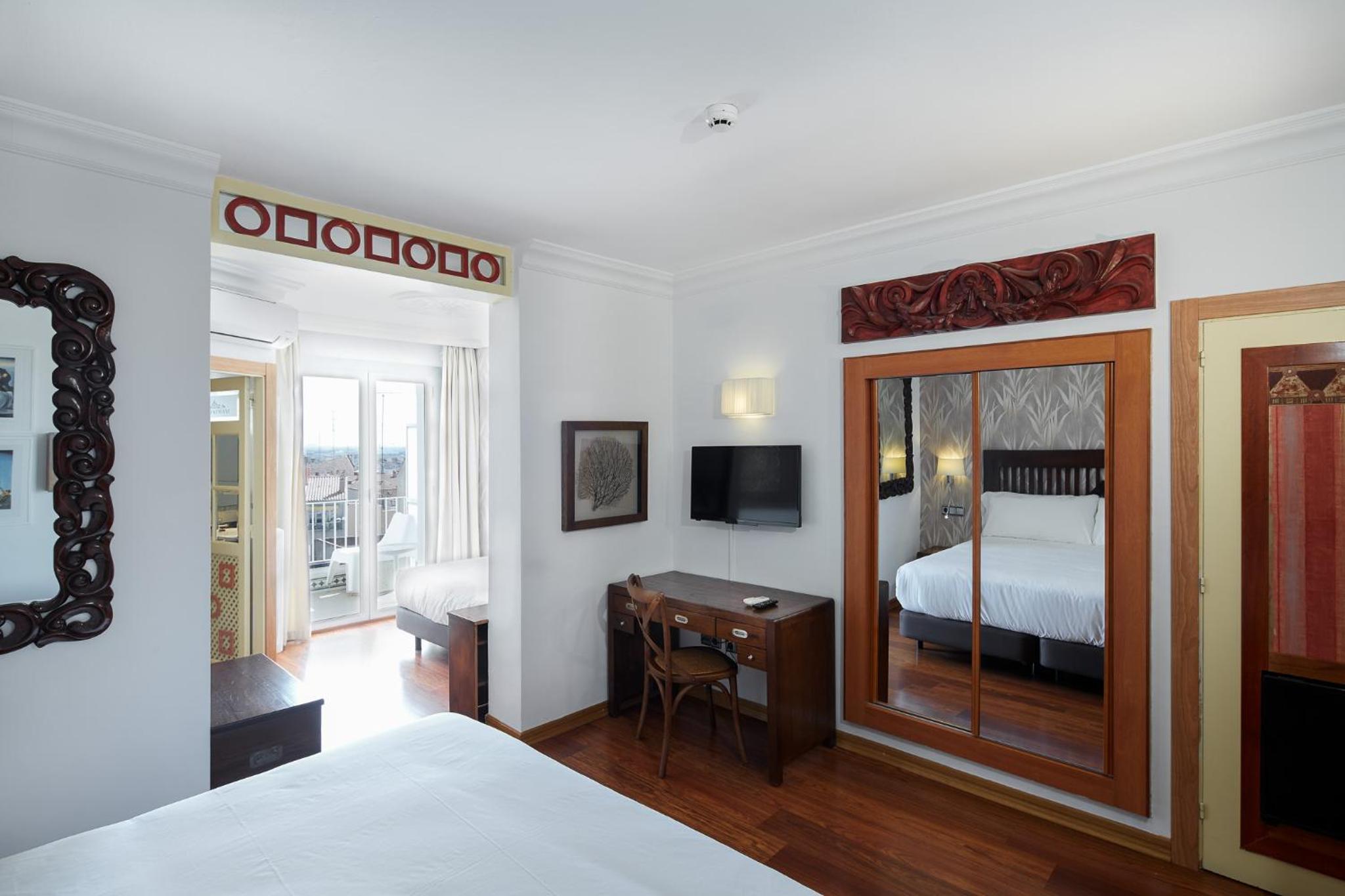 Triple Room with Balcony - Photo 1
