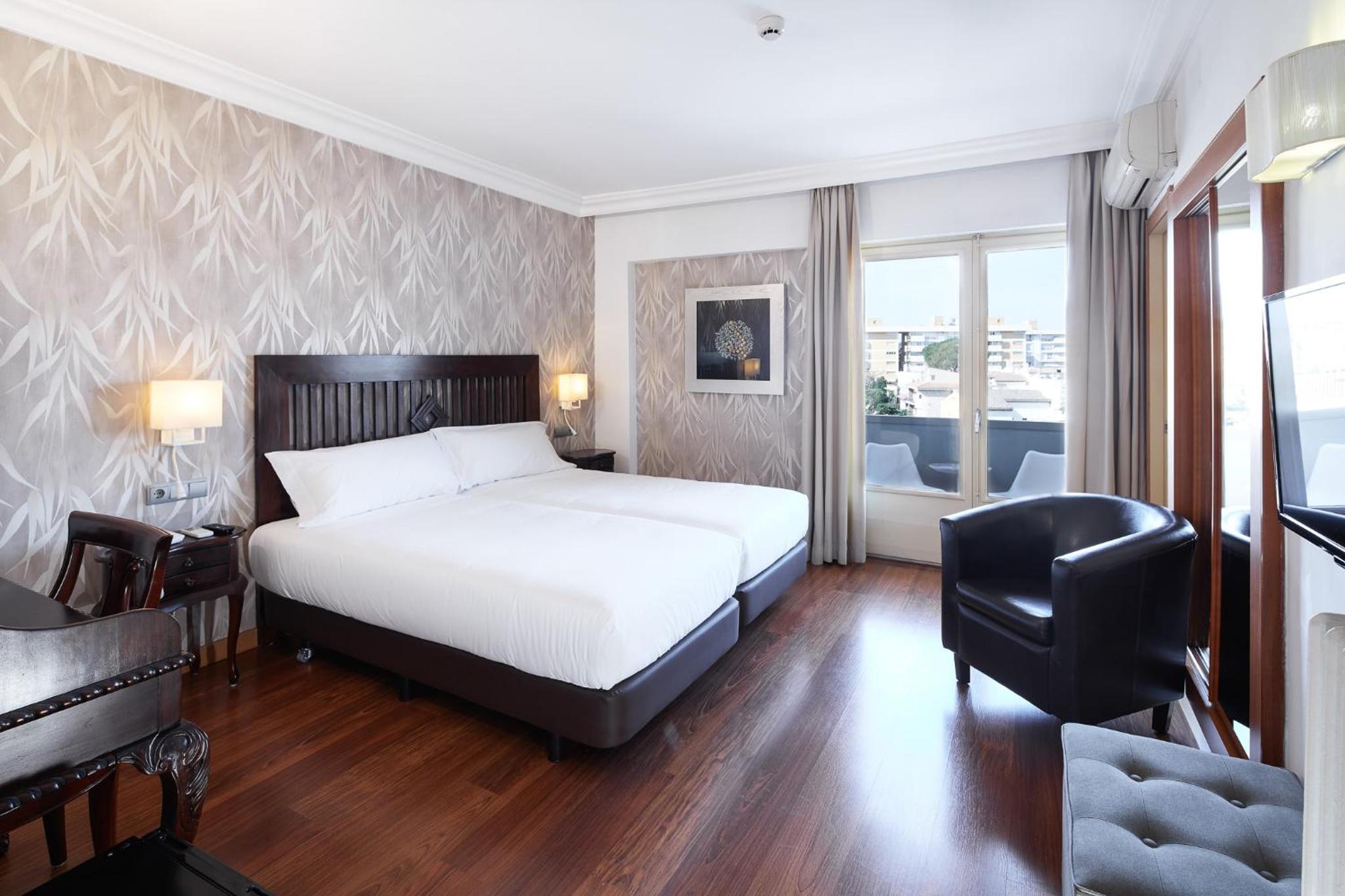 Twin Room with Balcony - Photo 1