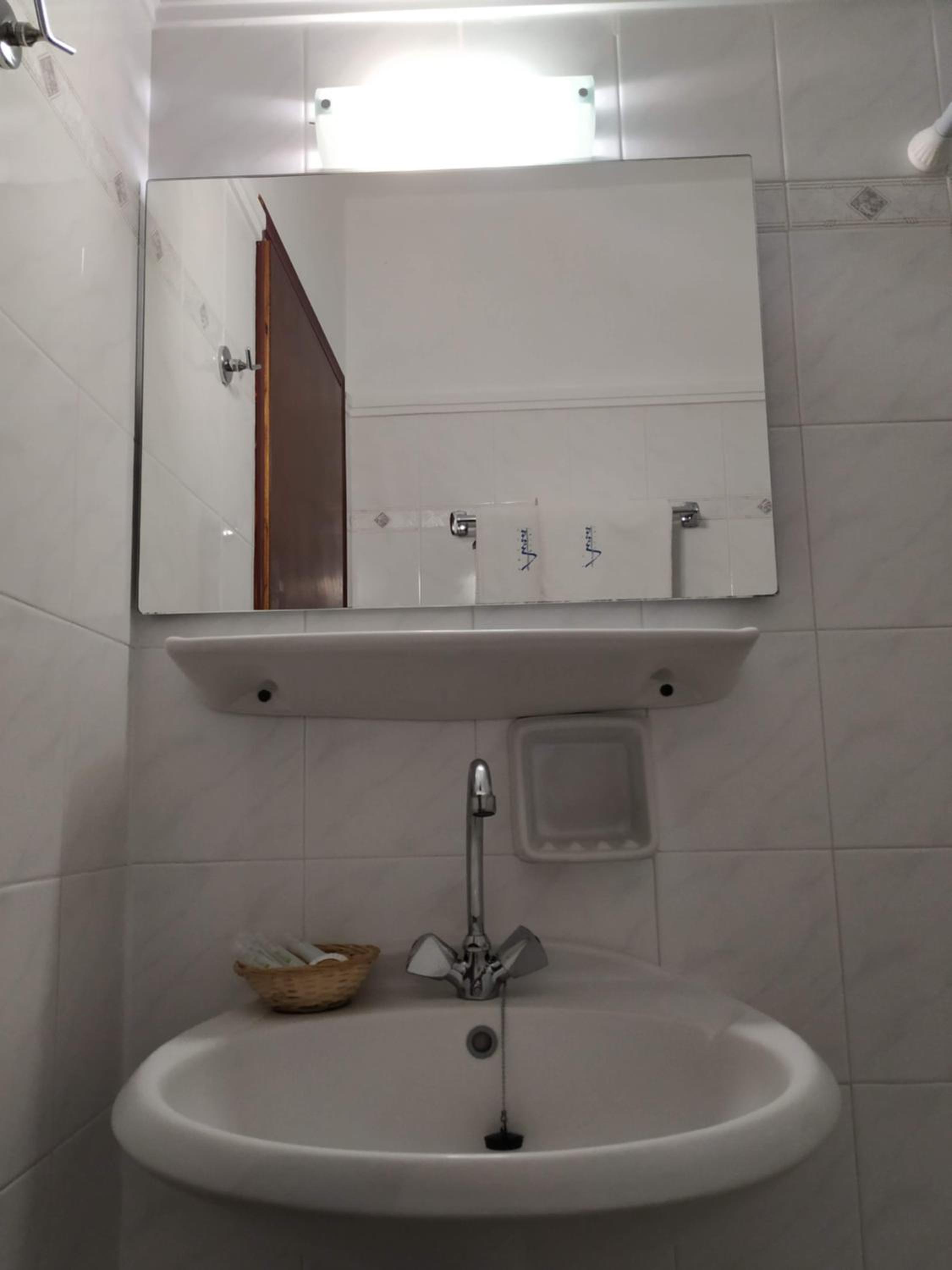 Triple Room - Photo 6