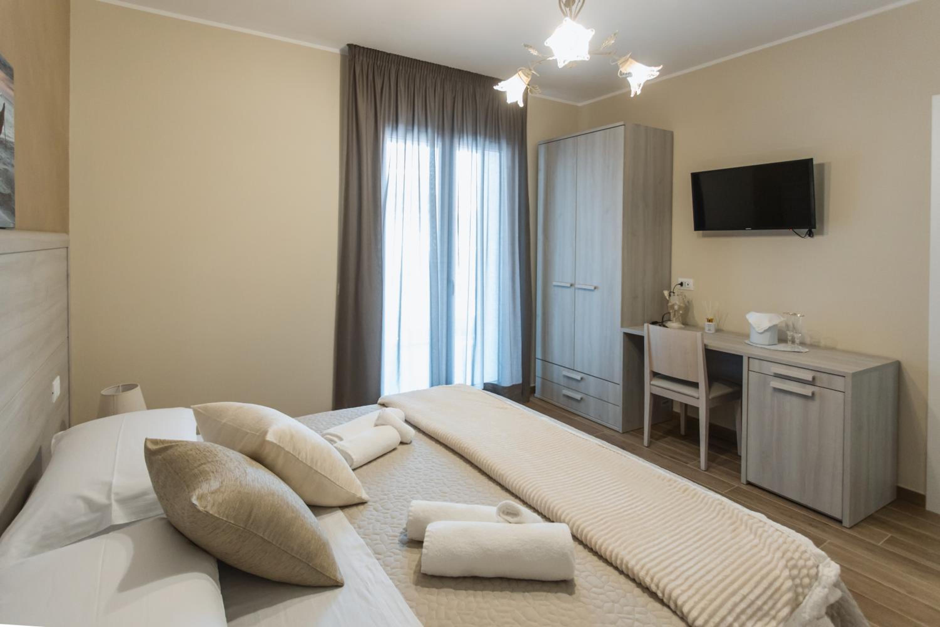 Deluxe Double Room - Photo 3
