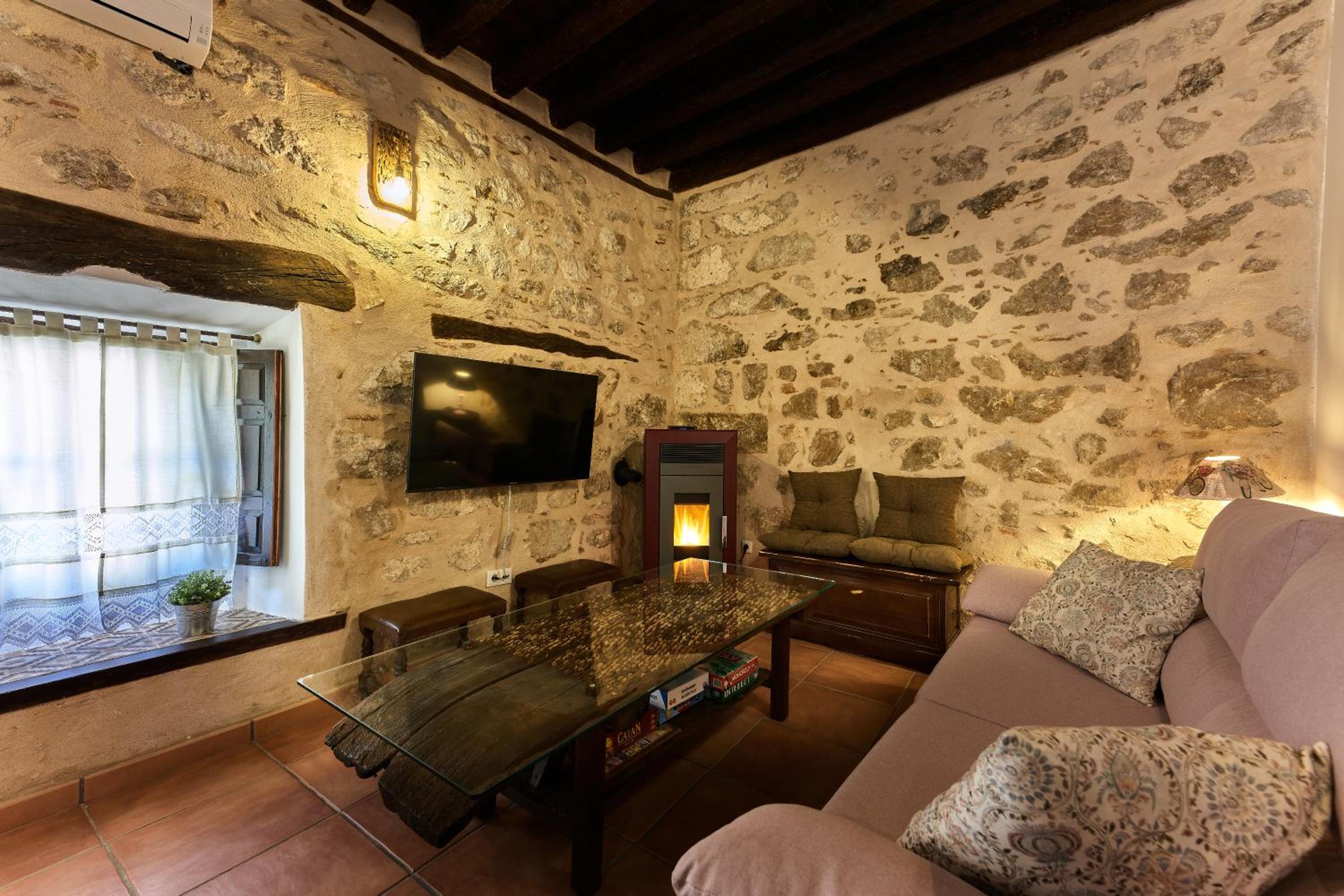 Three-Bedroom House - Photo 2