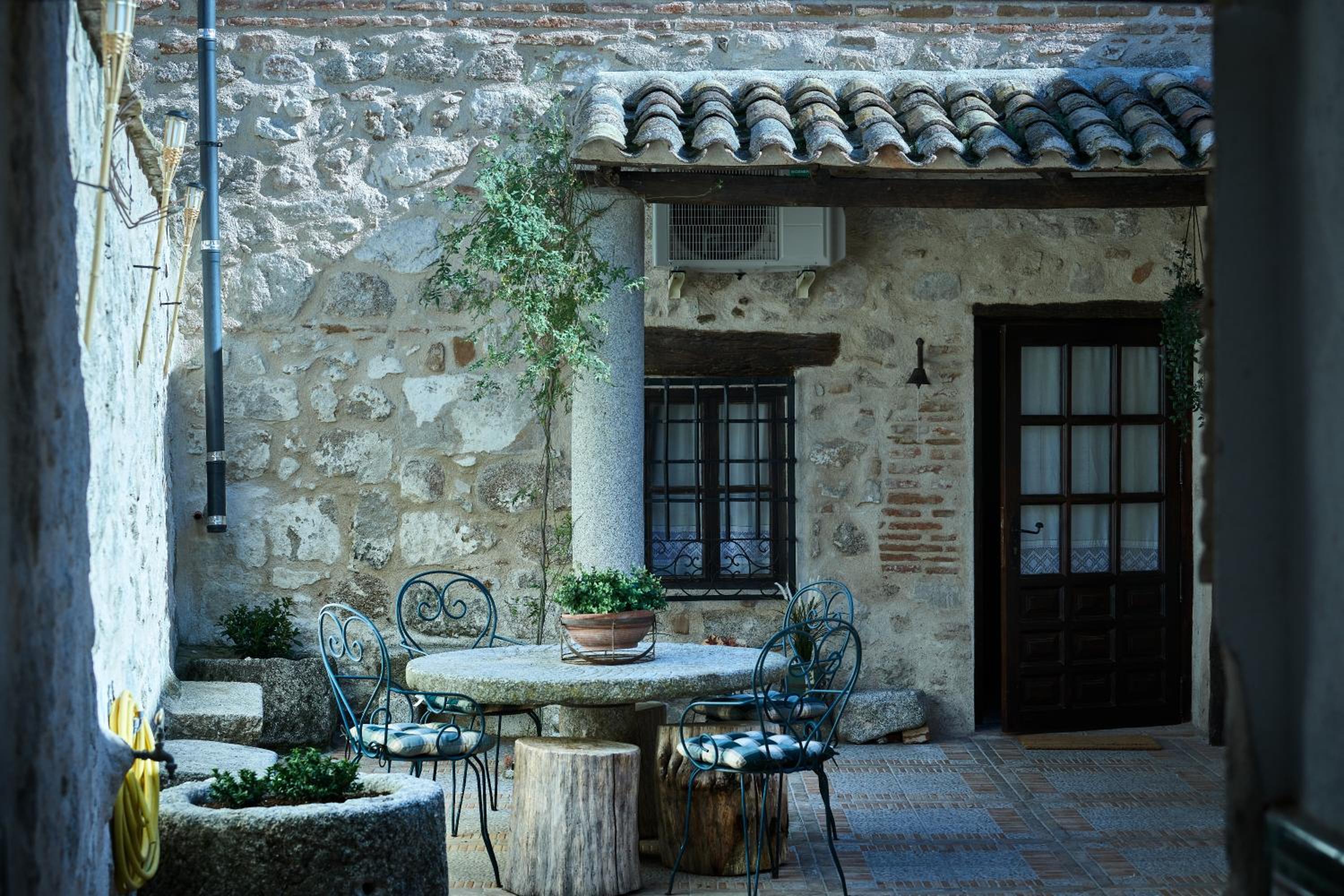 Three-Bedroom House - Photo 18