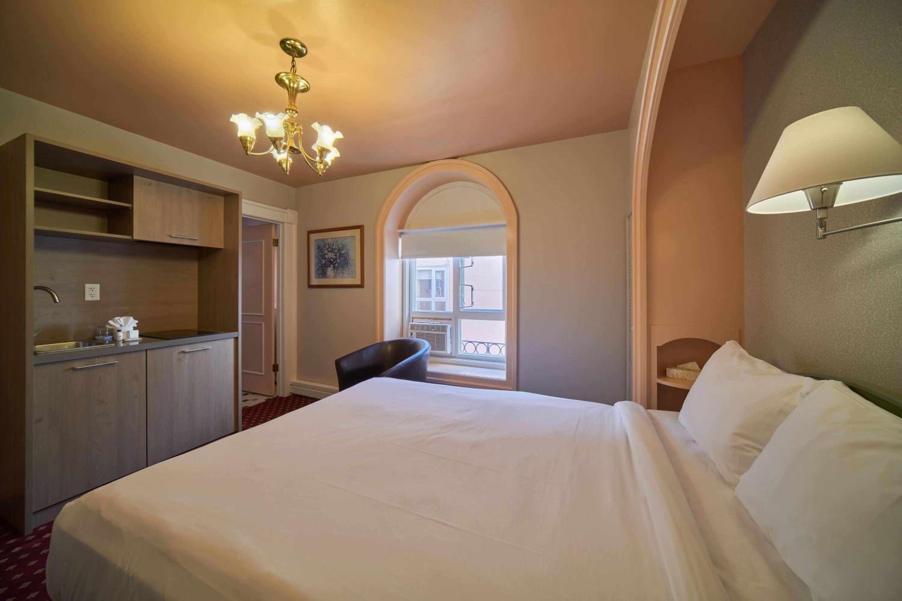 Queen Room - Non-Smoking