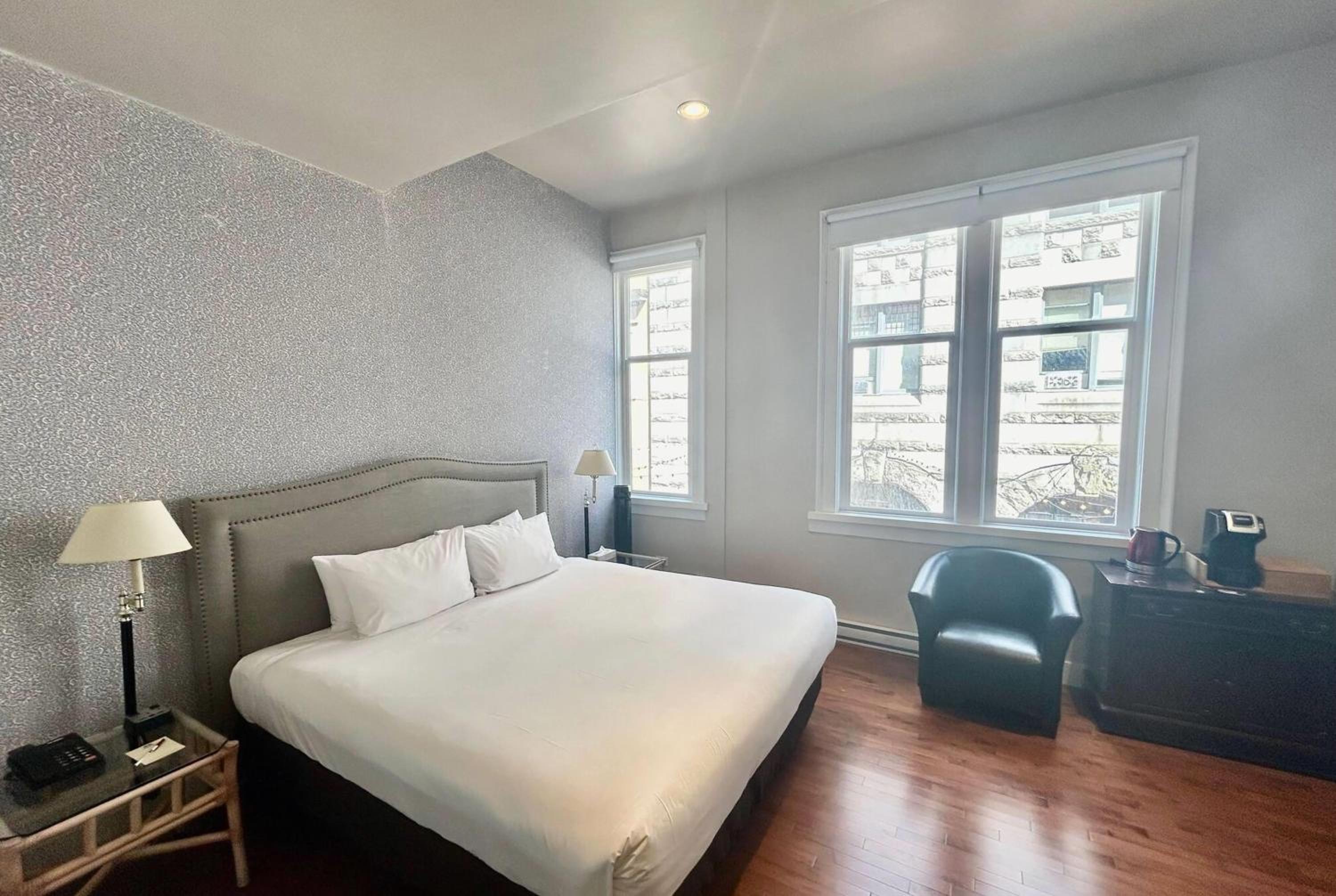 Premier King Room with City View, Non-Smoking