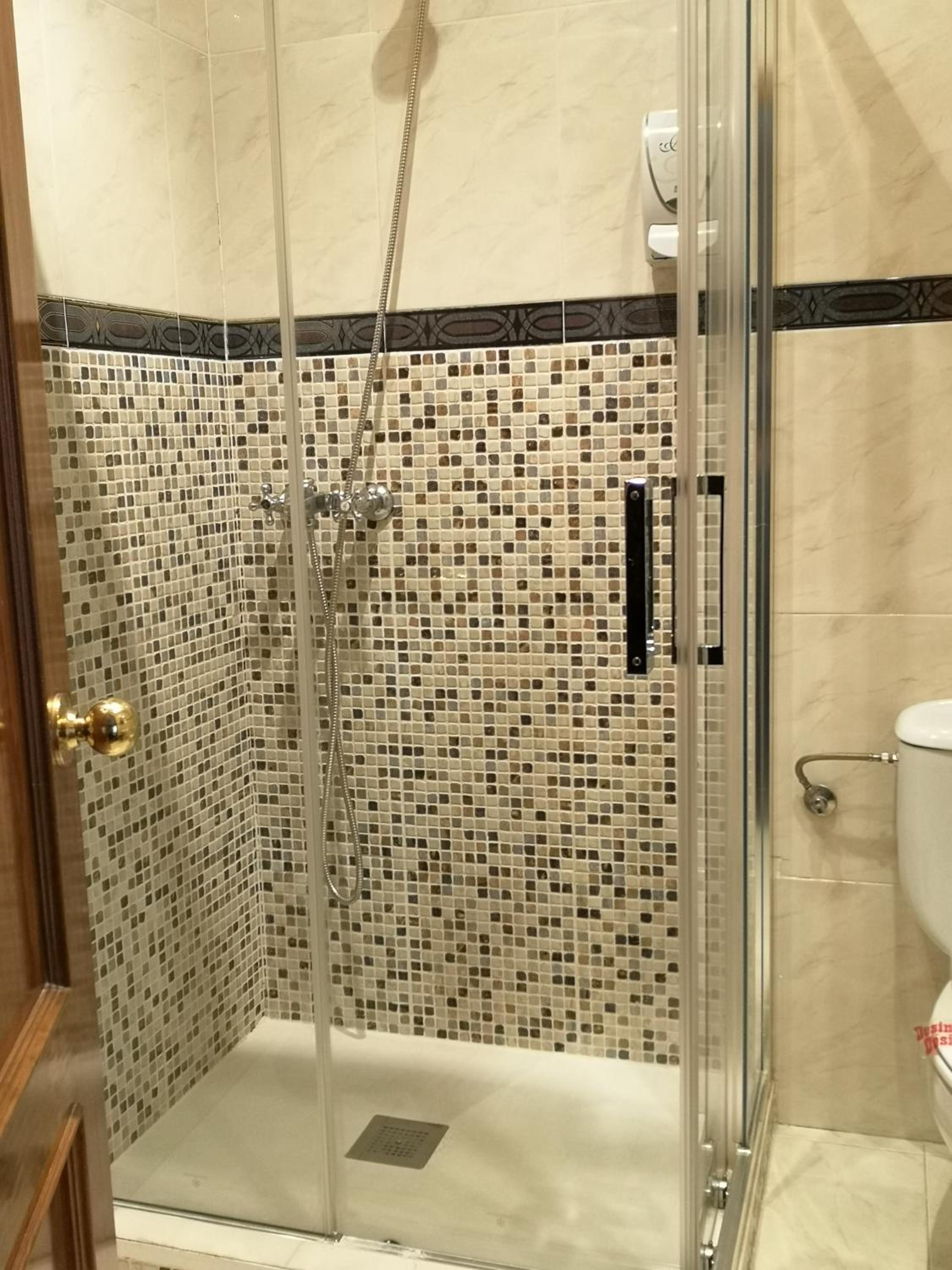 Deluxe Double or Twin Room with City View photo 3