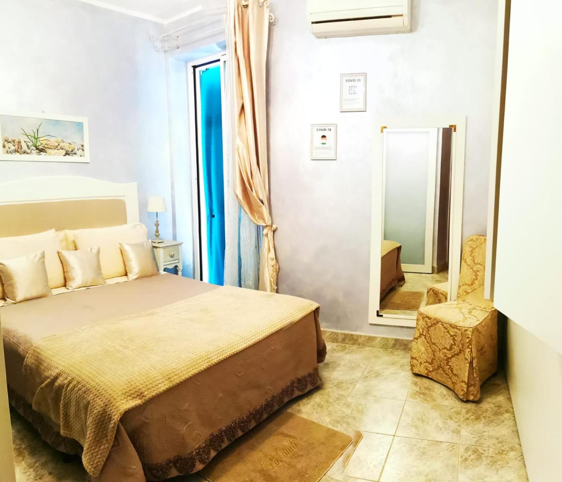 Double Room with Balcony and Sea View photo 3