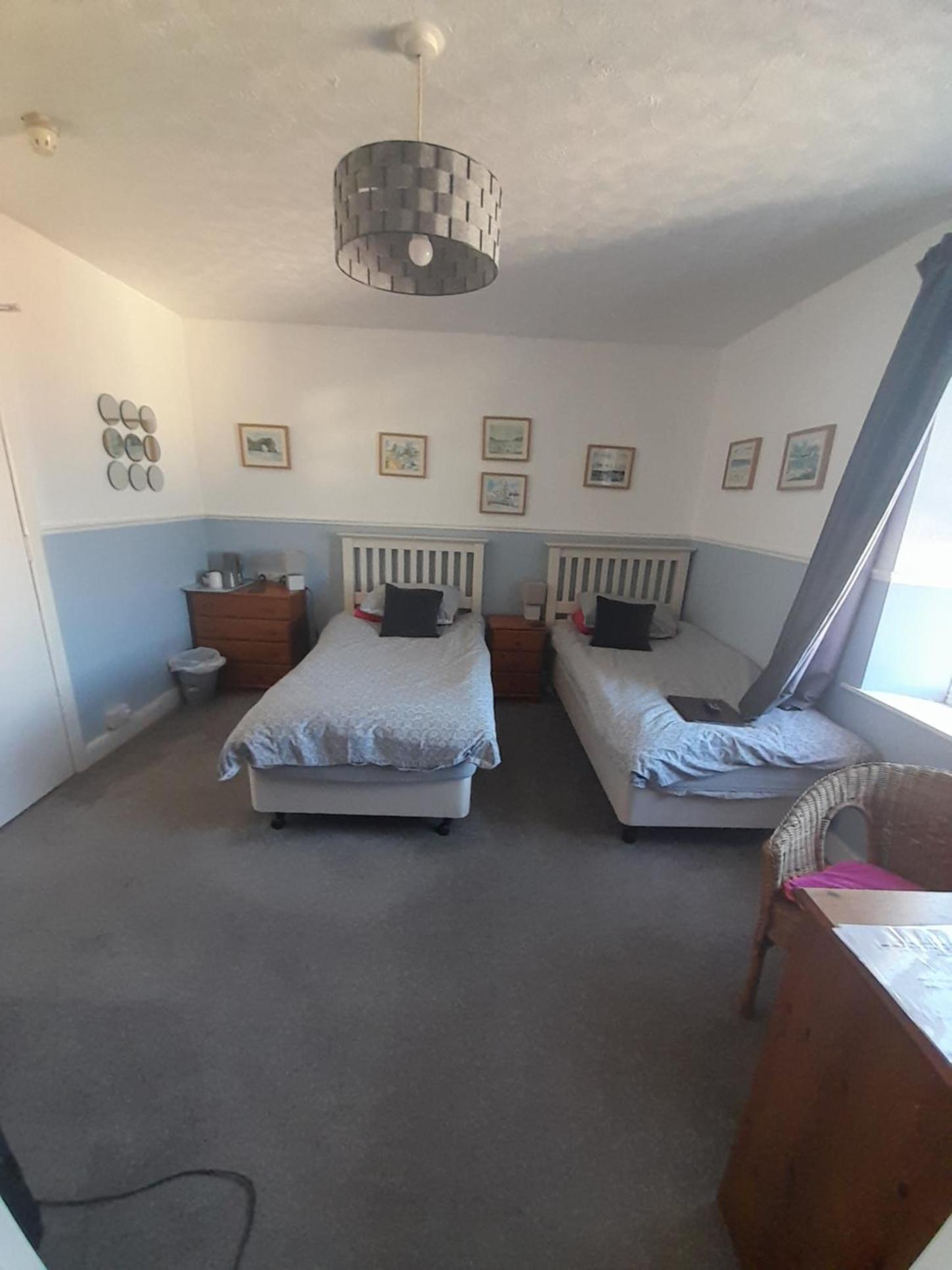 Twin Room with Shower