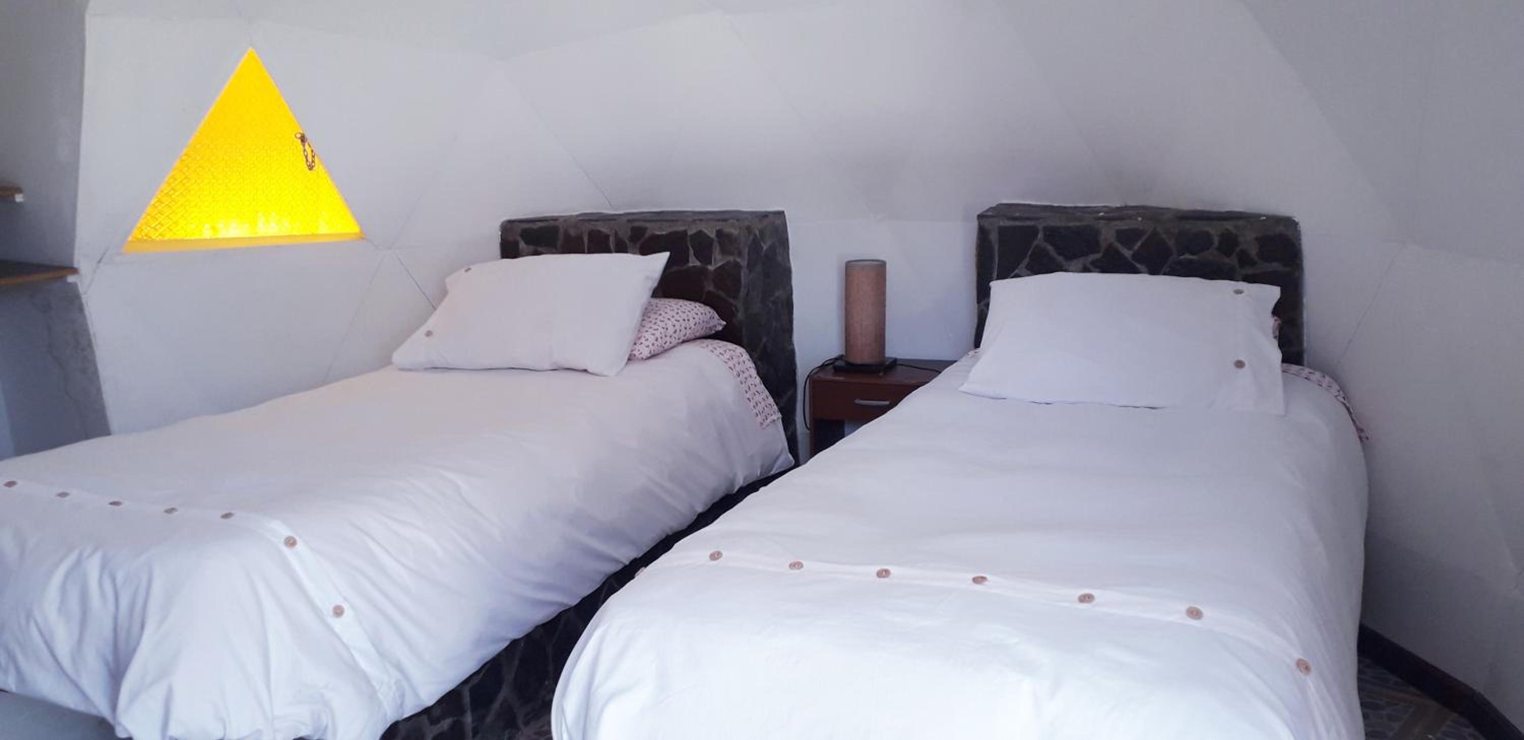 Economy Twin Room with Private Bathroom photo 3