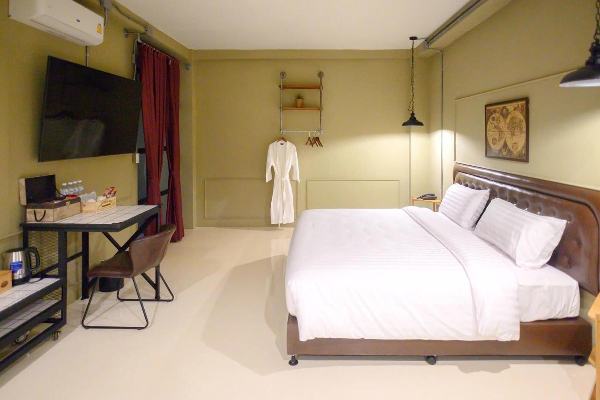 Deluxe King Room - Photo 3