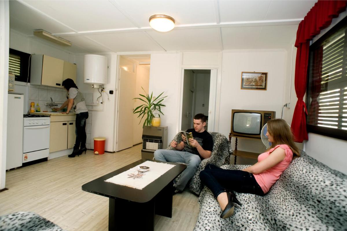 One-Bedroom Bungalow with Terrace photo 2