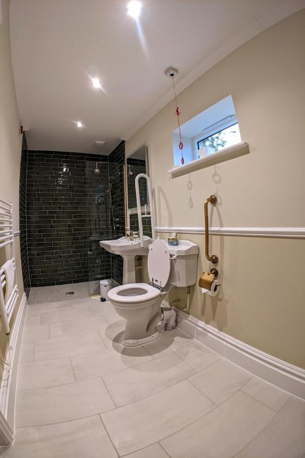 Double Room - Disability Access photo 3