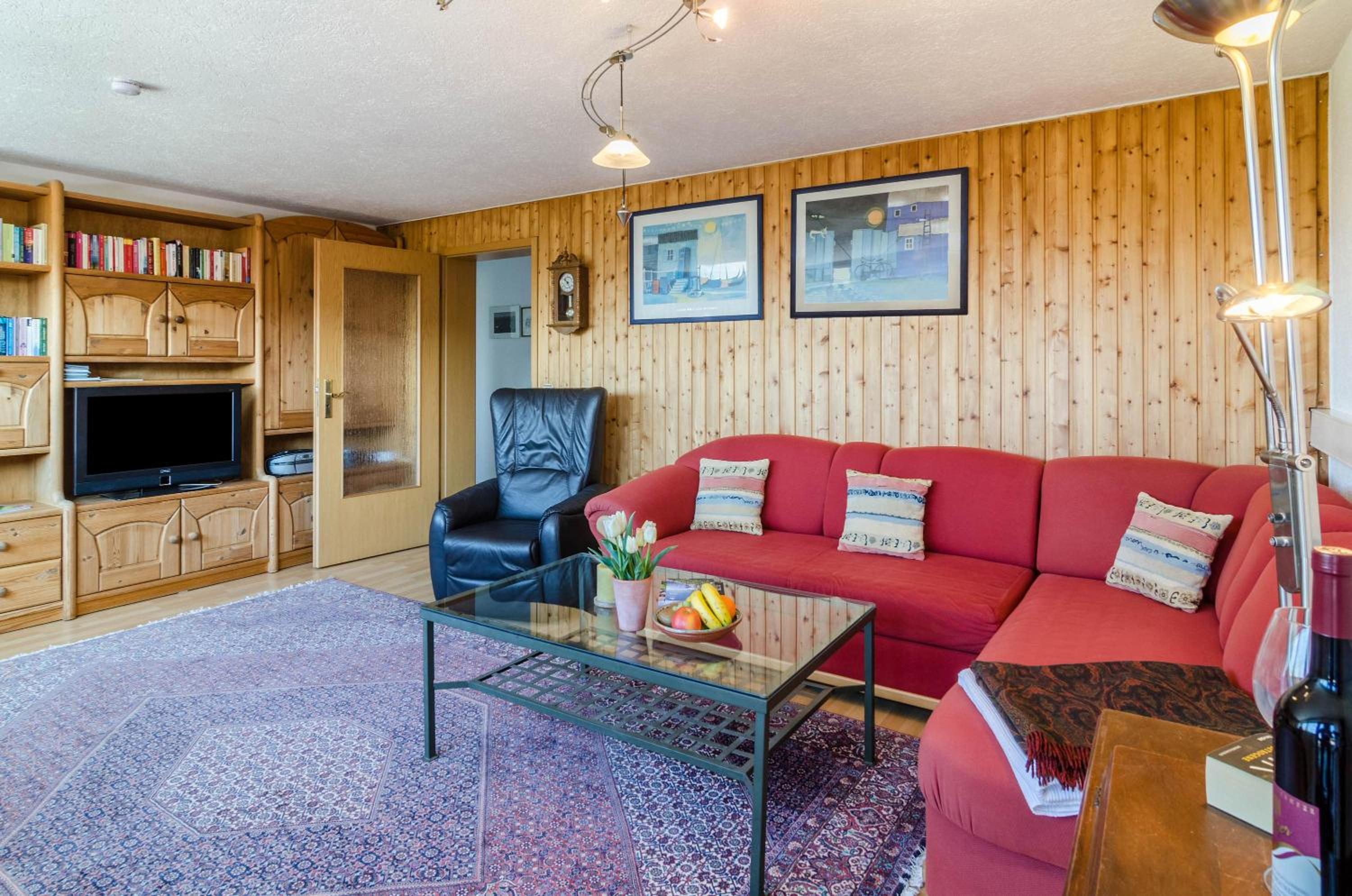 One-Bedroom Apartment with Lake View