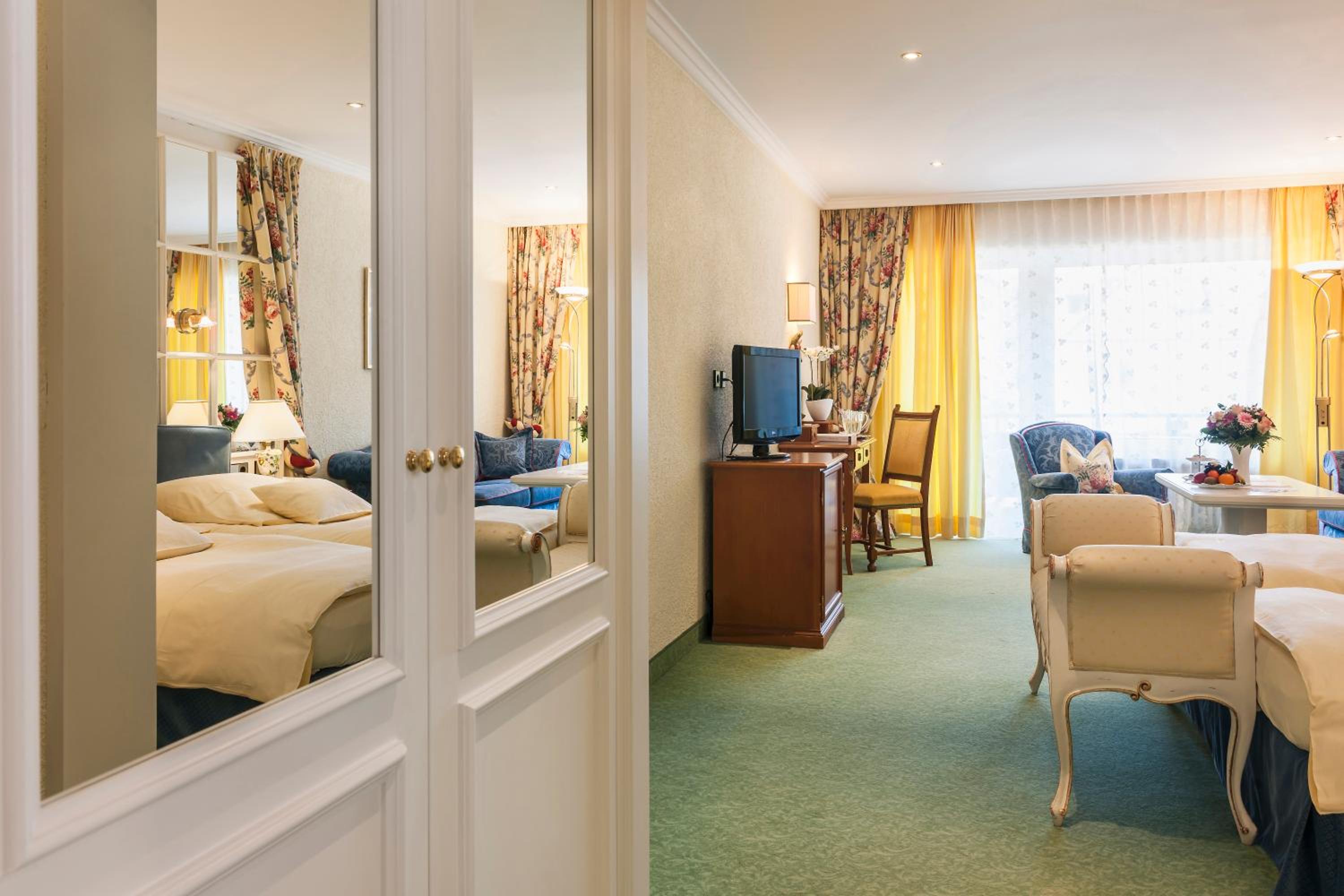 Deluxe Double Room with Balcony photo 2