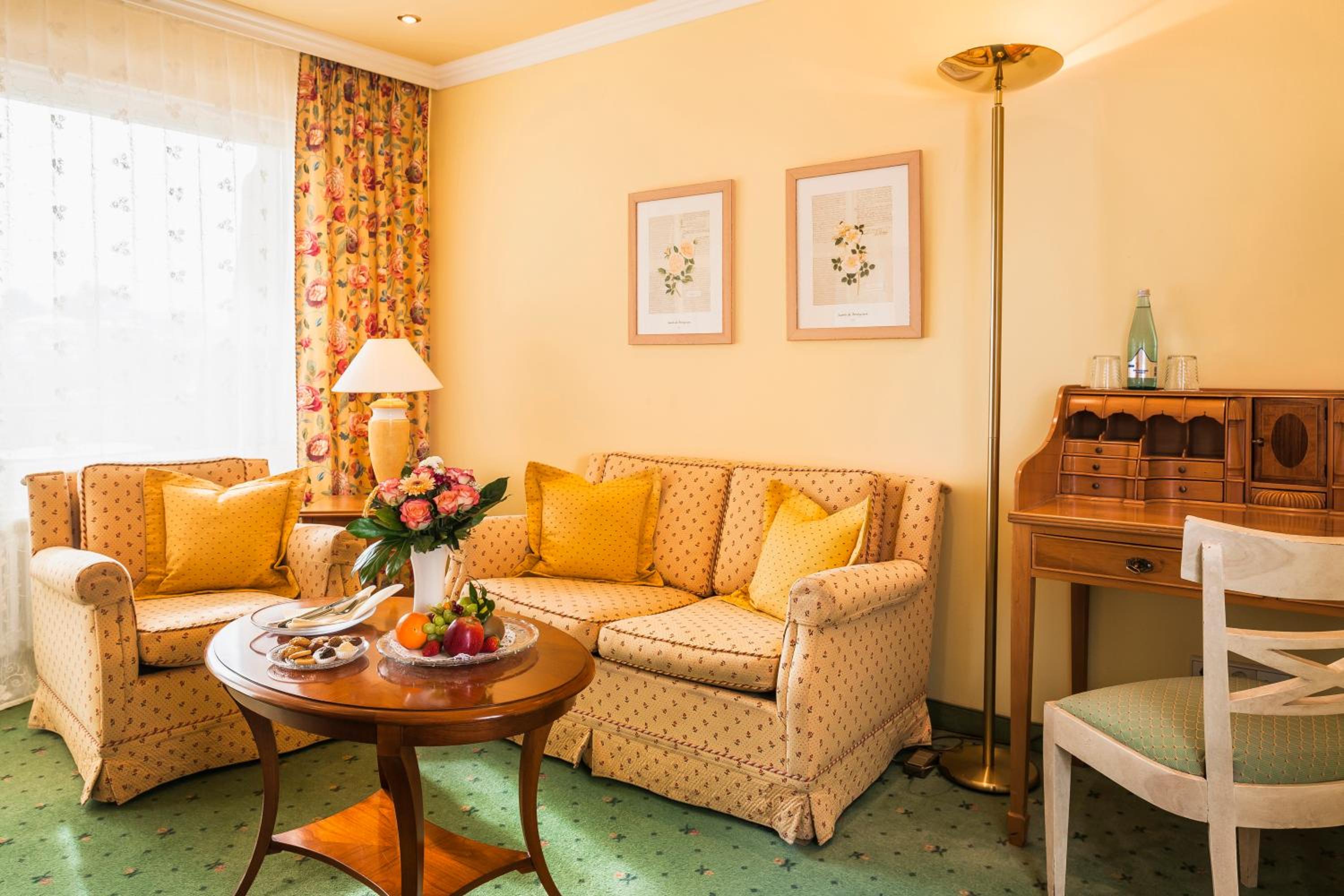 Deluxe Double Room with Balcony photo 3