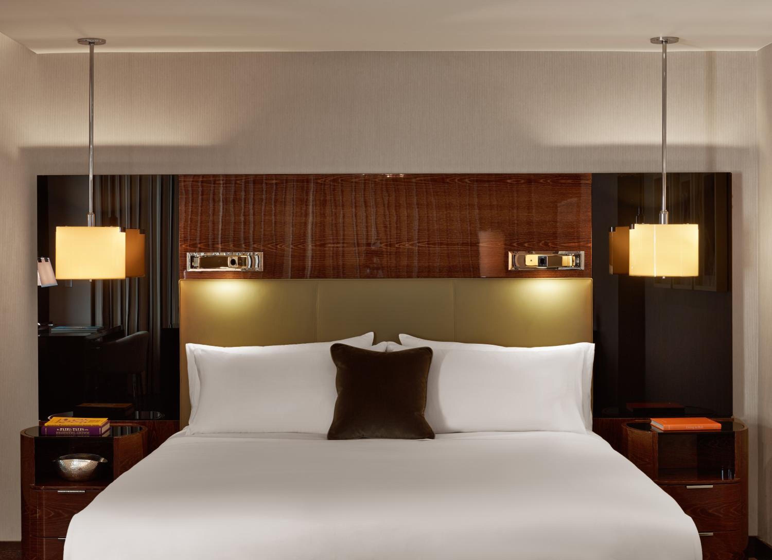 Deluxe King Room - Photo 2
