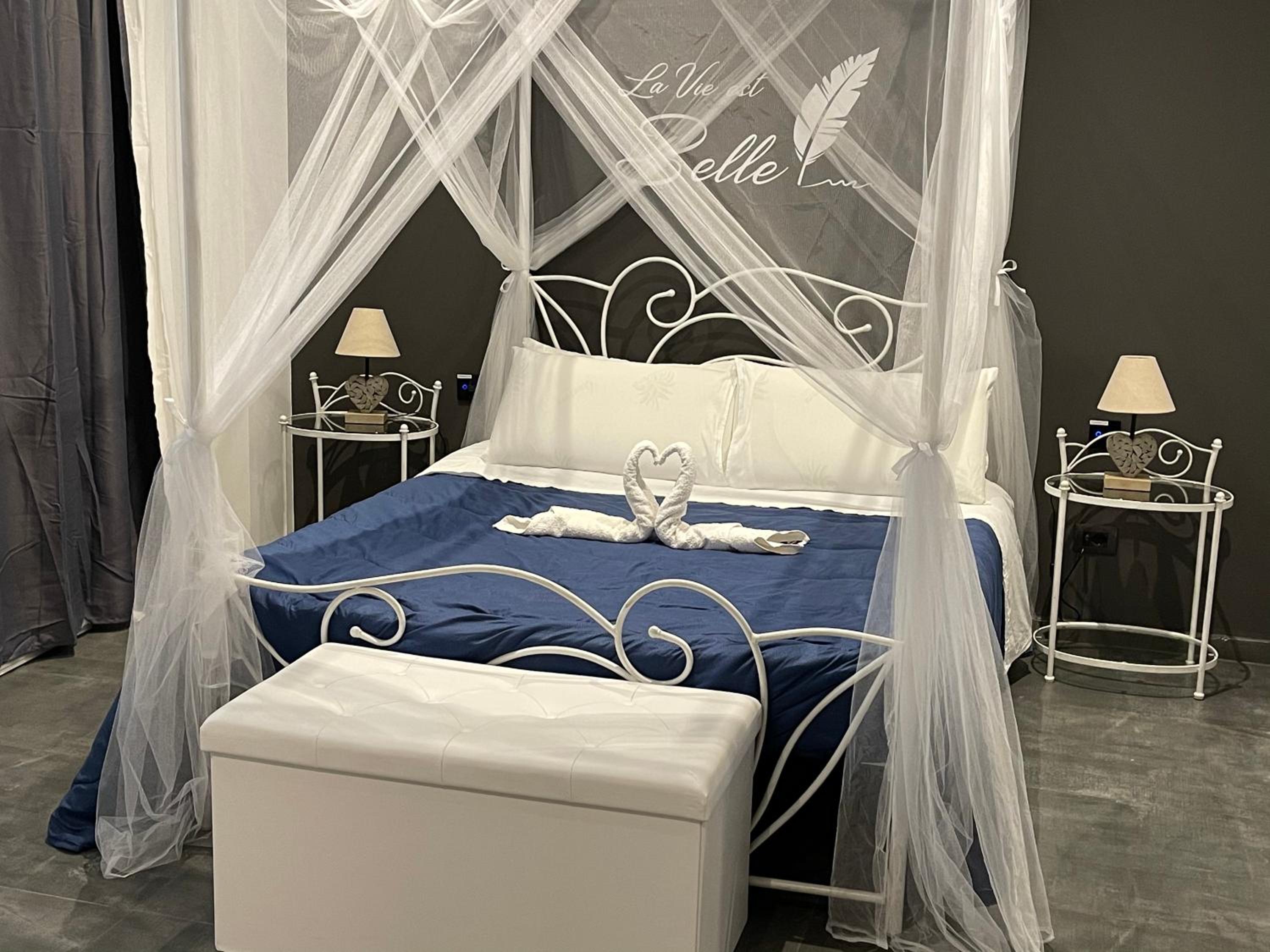 Suite with Spa Access - Photo 1