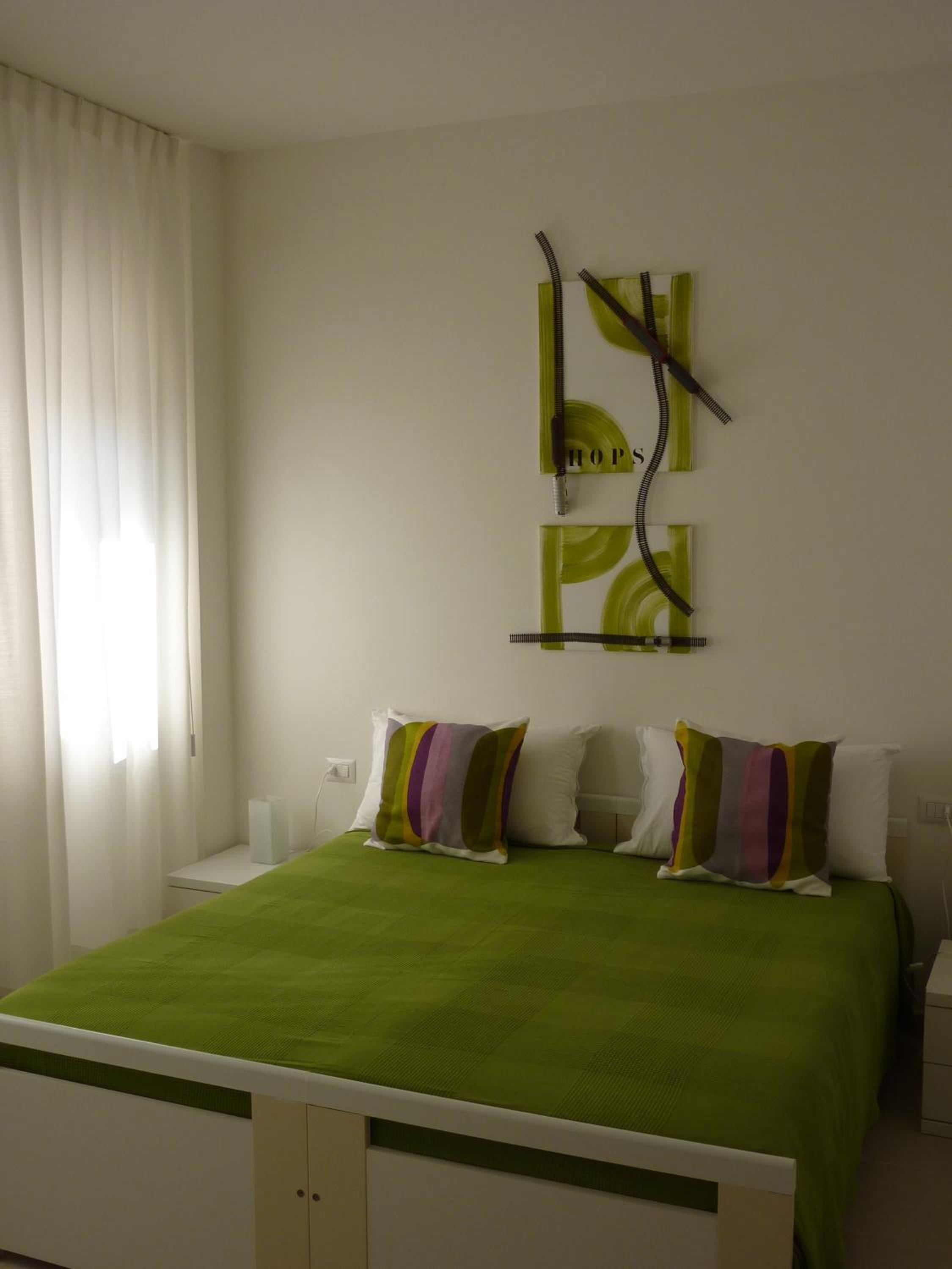 One-Bedroom Apartment - Photo 4