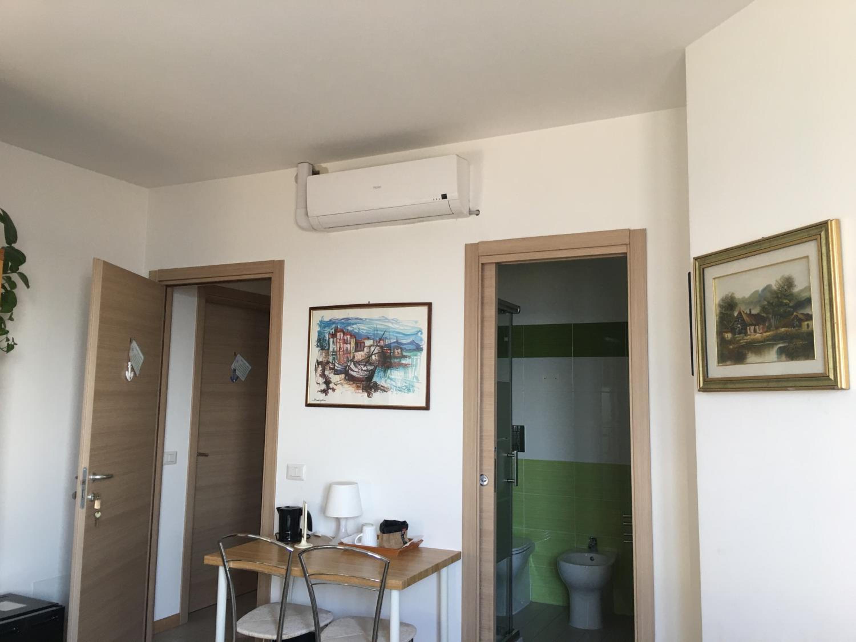 Double or Twin Room with Private Bathroom photo 3