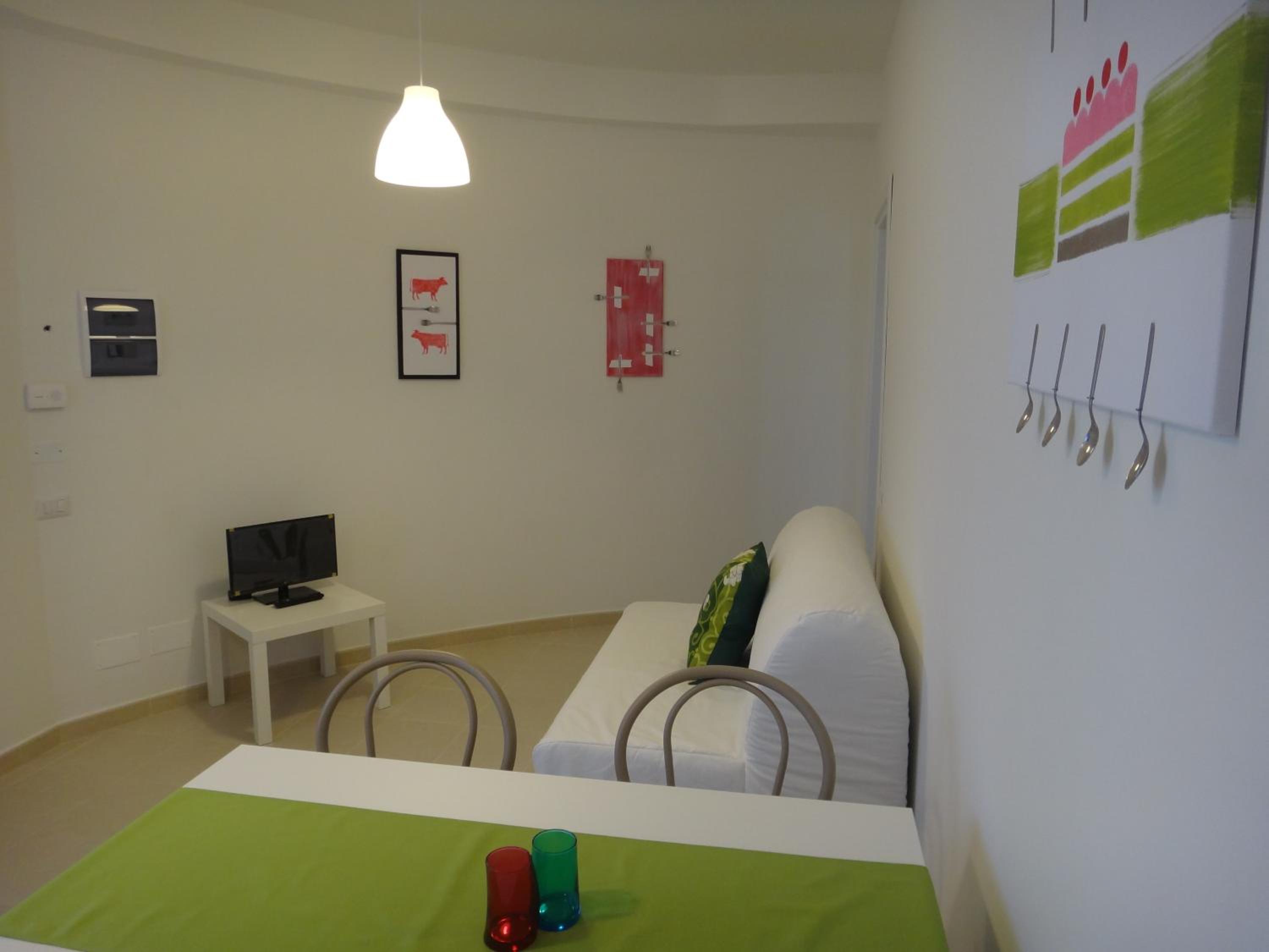 One-Bedroom Apartment - Photo 3