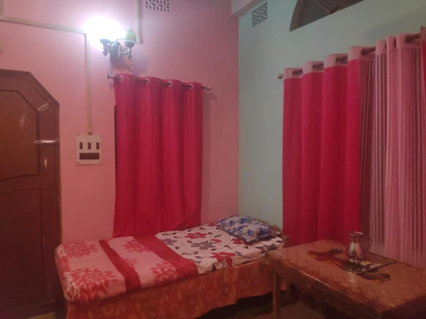 Single Room With Shared Bathroom photo 2