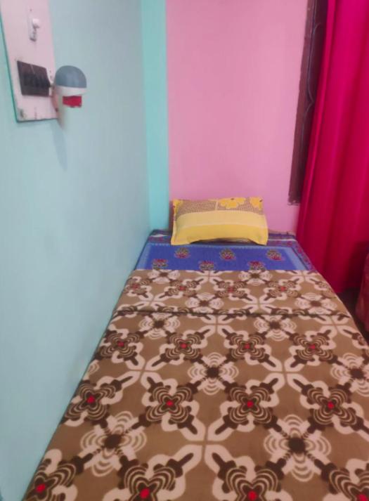 Single Room With Shared Bathroom photo 3