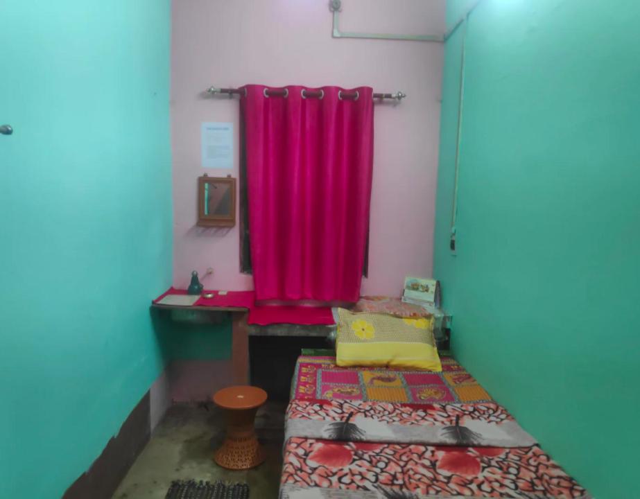 Single Room With Shared Bathroom photo 1