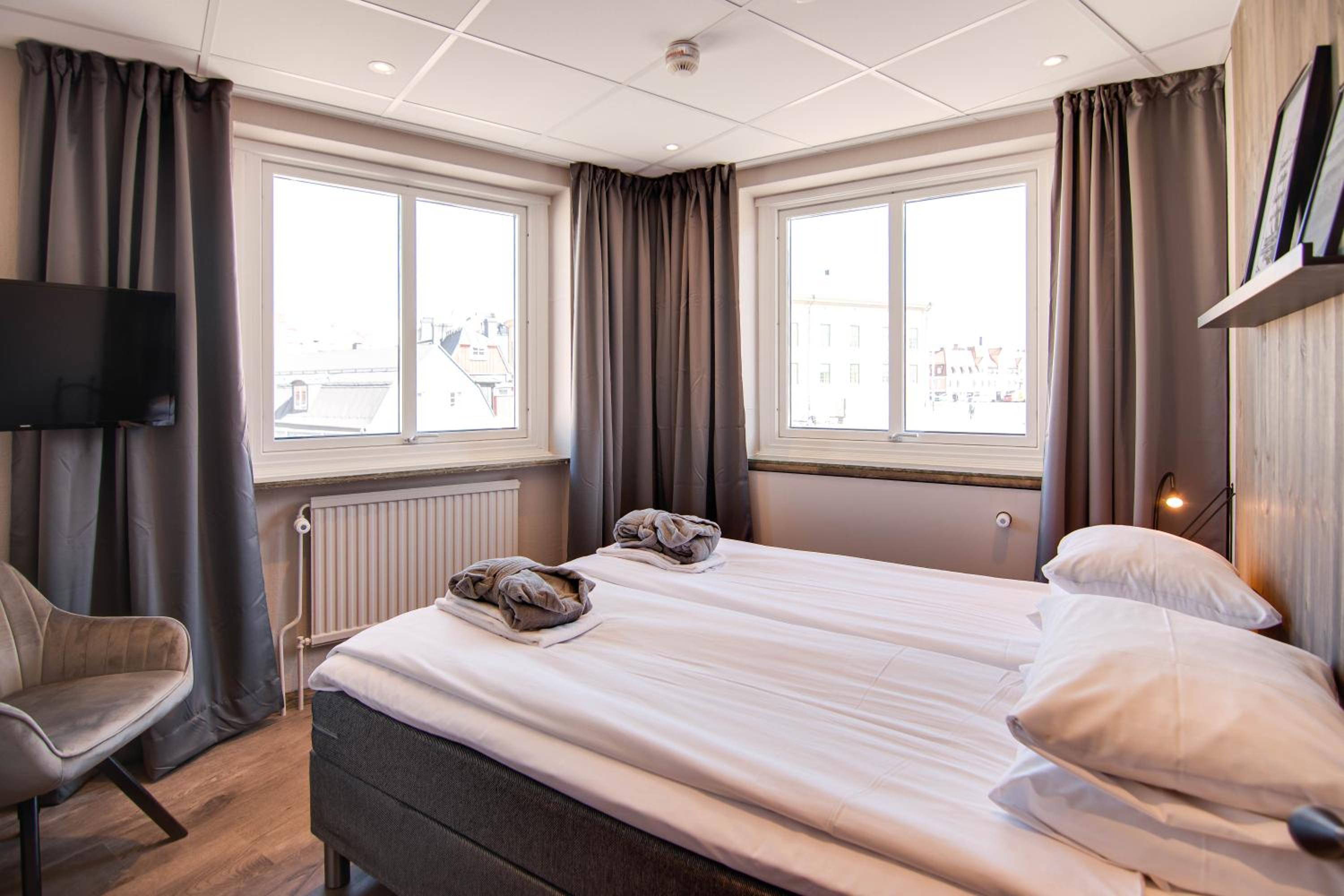 Deluxe Double Room with Bath photo 2