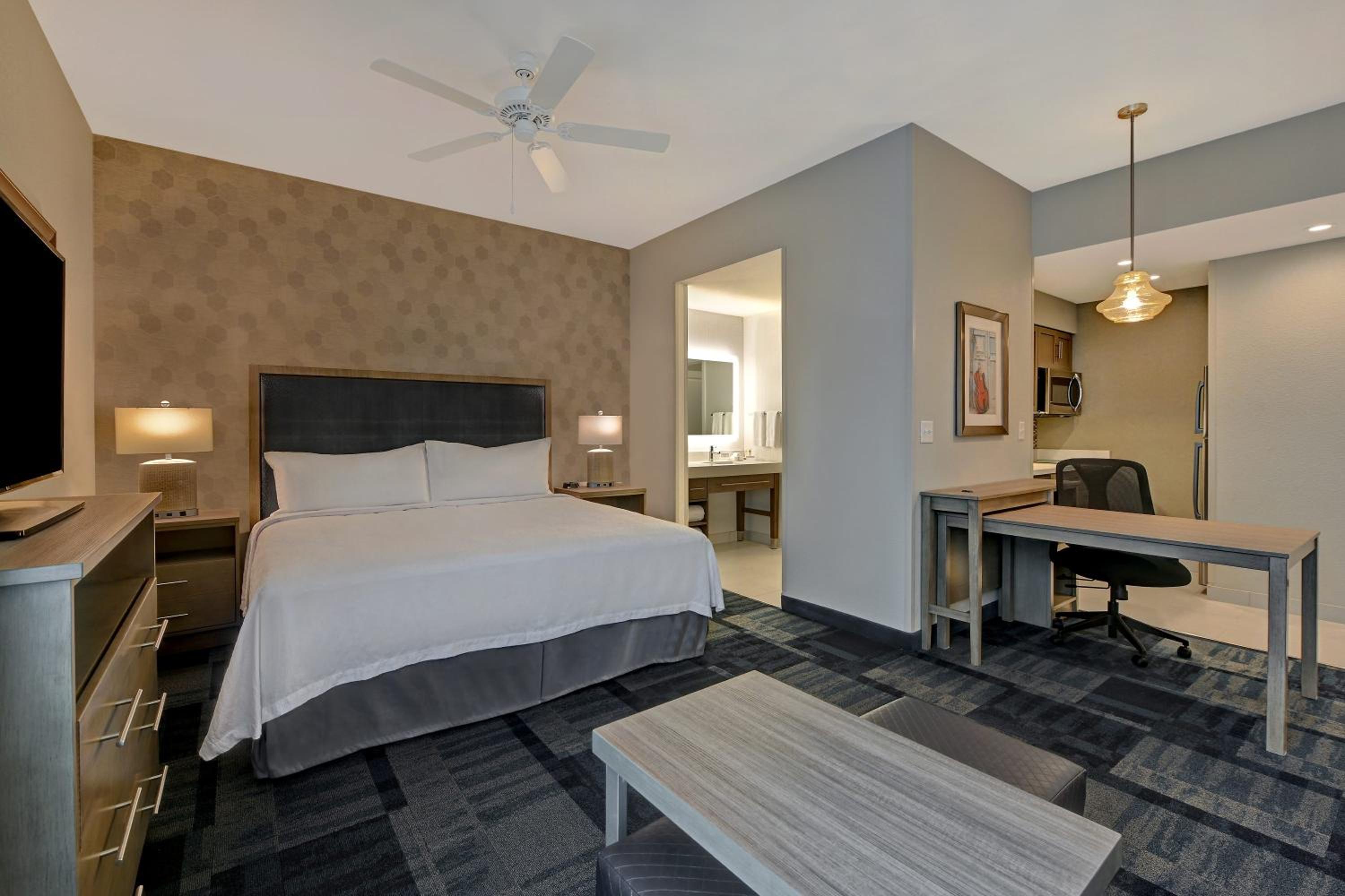 King Studio Suite - Non-Smoking - Photo 3