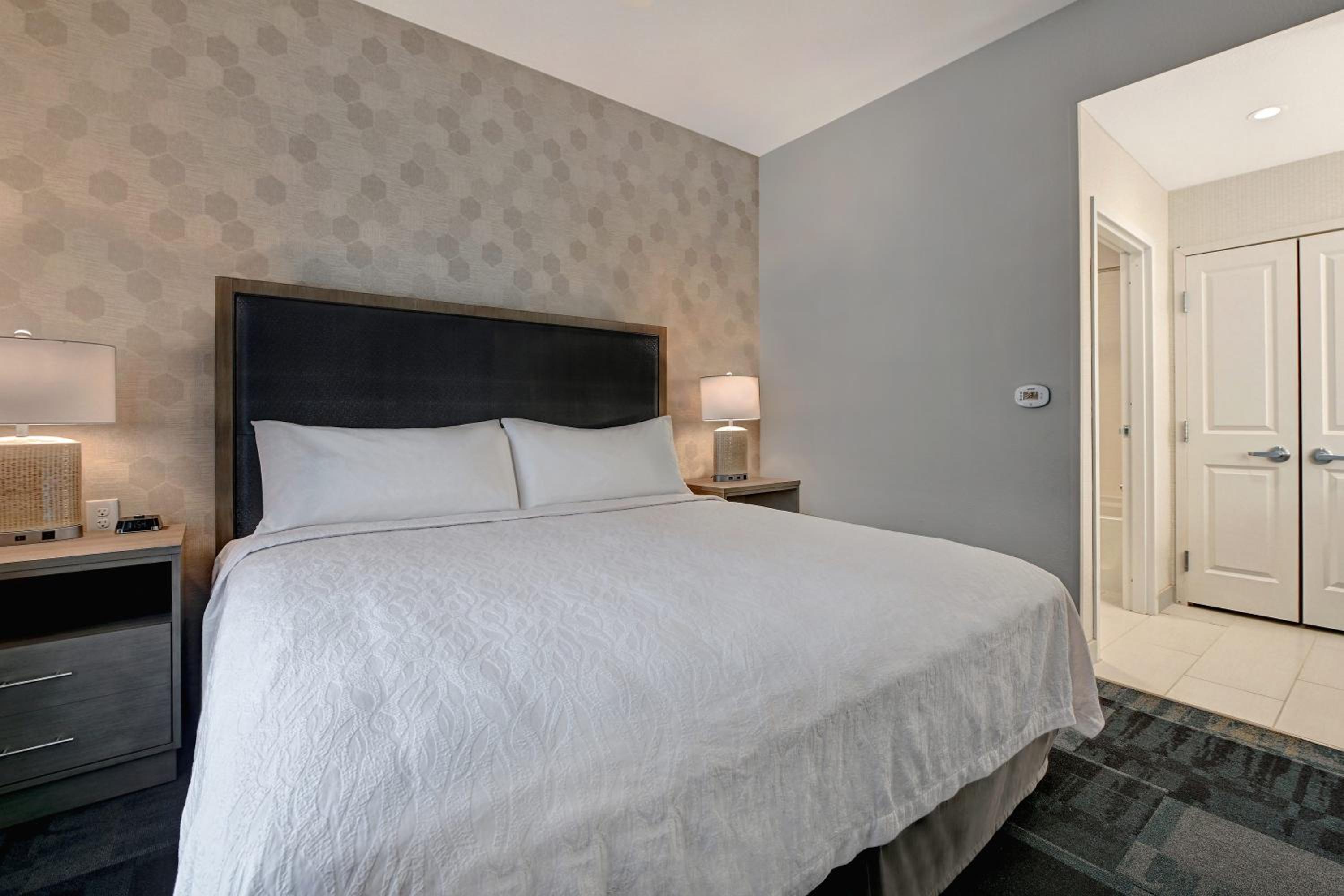 One-Bedroom King Suite - Non-Smoking - Photo 4
