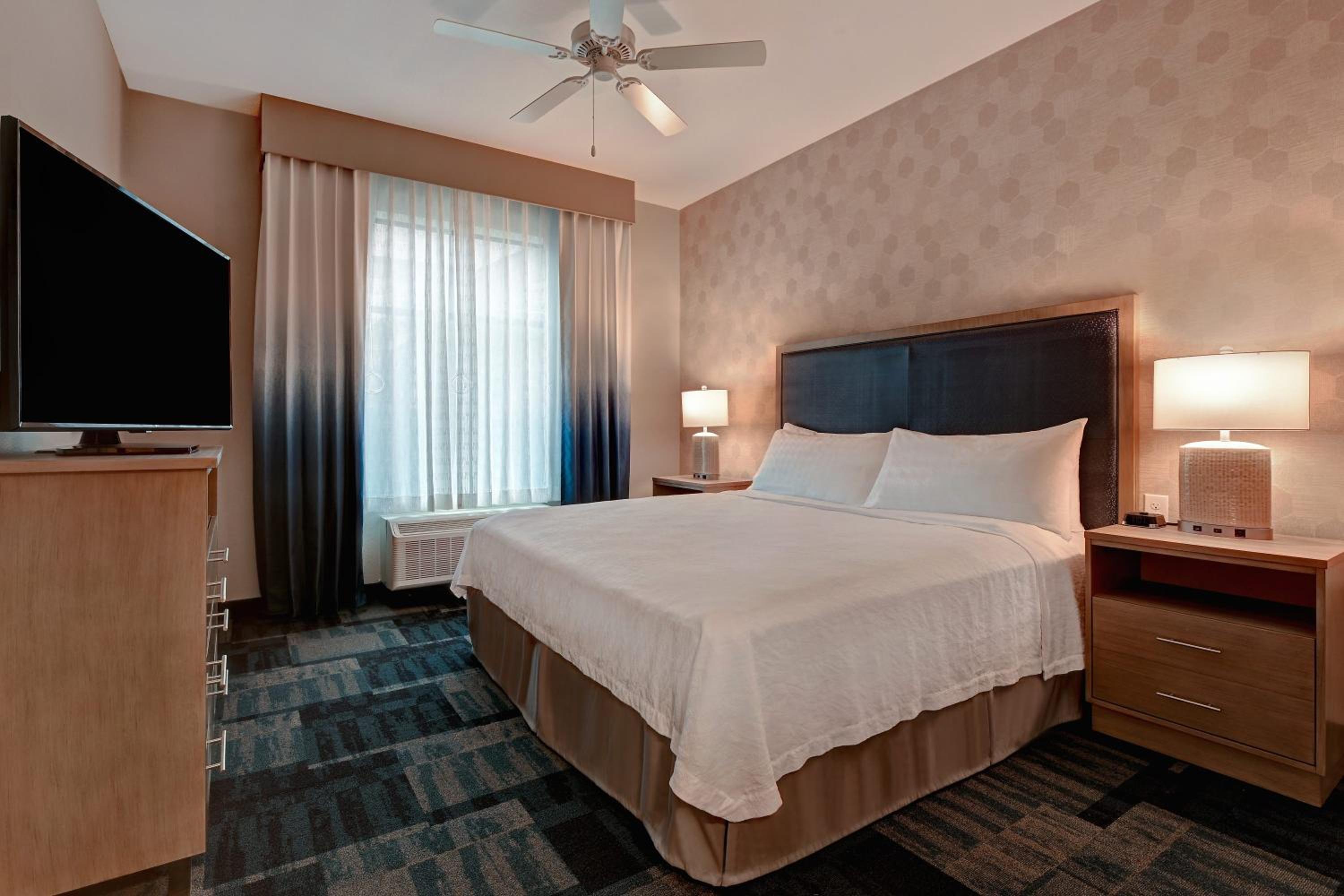 King Suite - Hearing Access/Non-Smoking - Photo 5