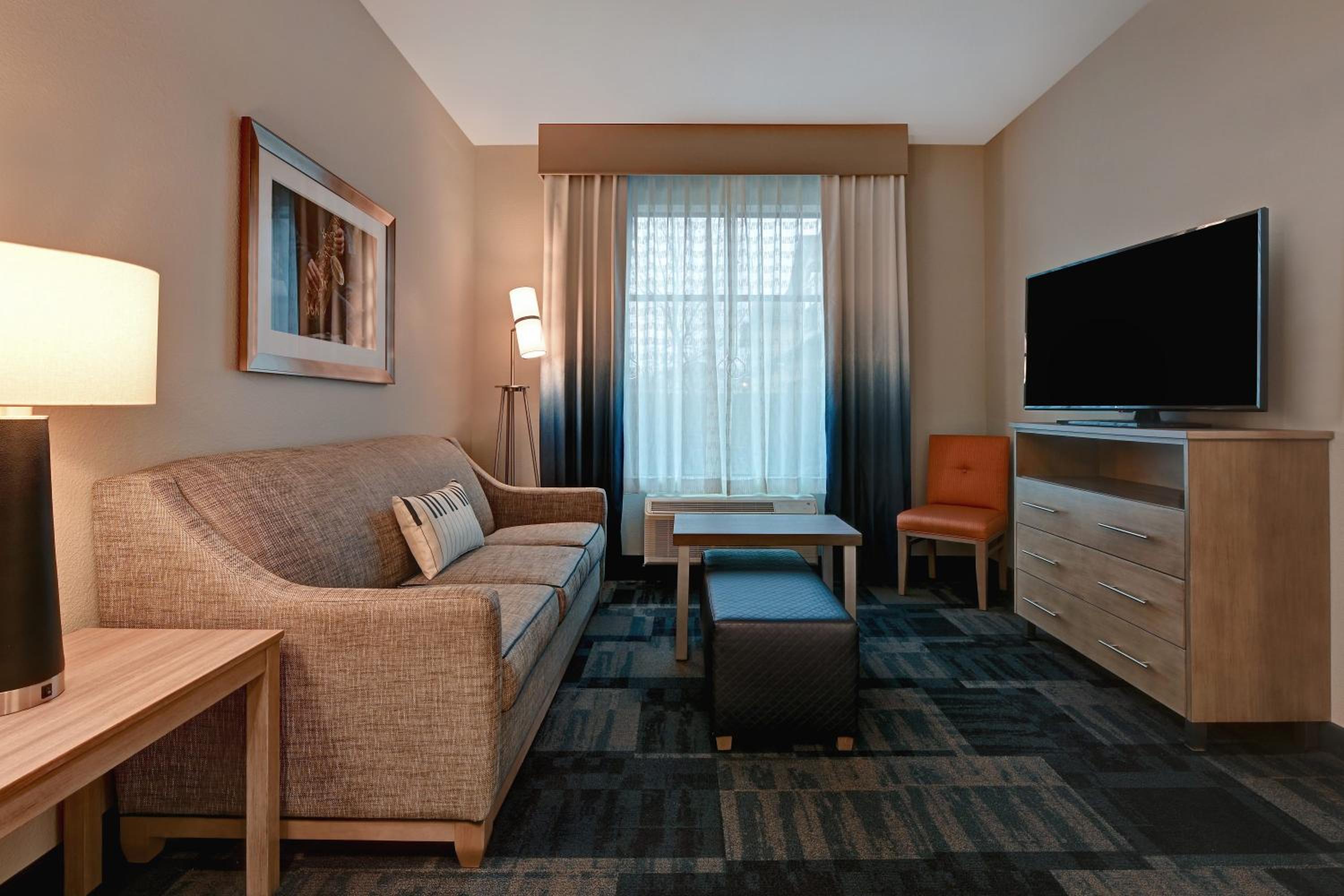 King Suite - Hearing Access/Non-Smoking - Photo 1