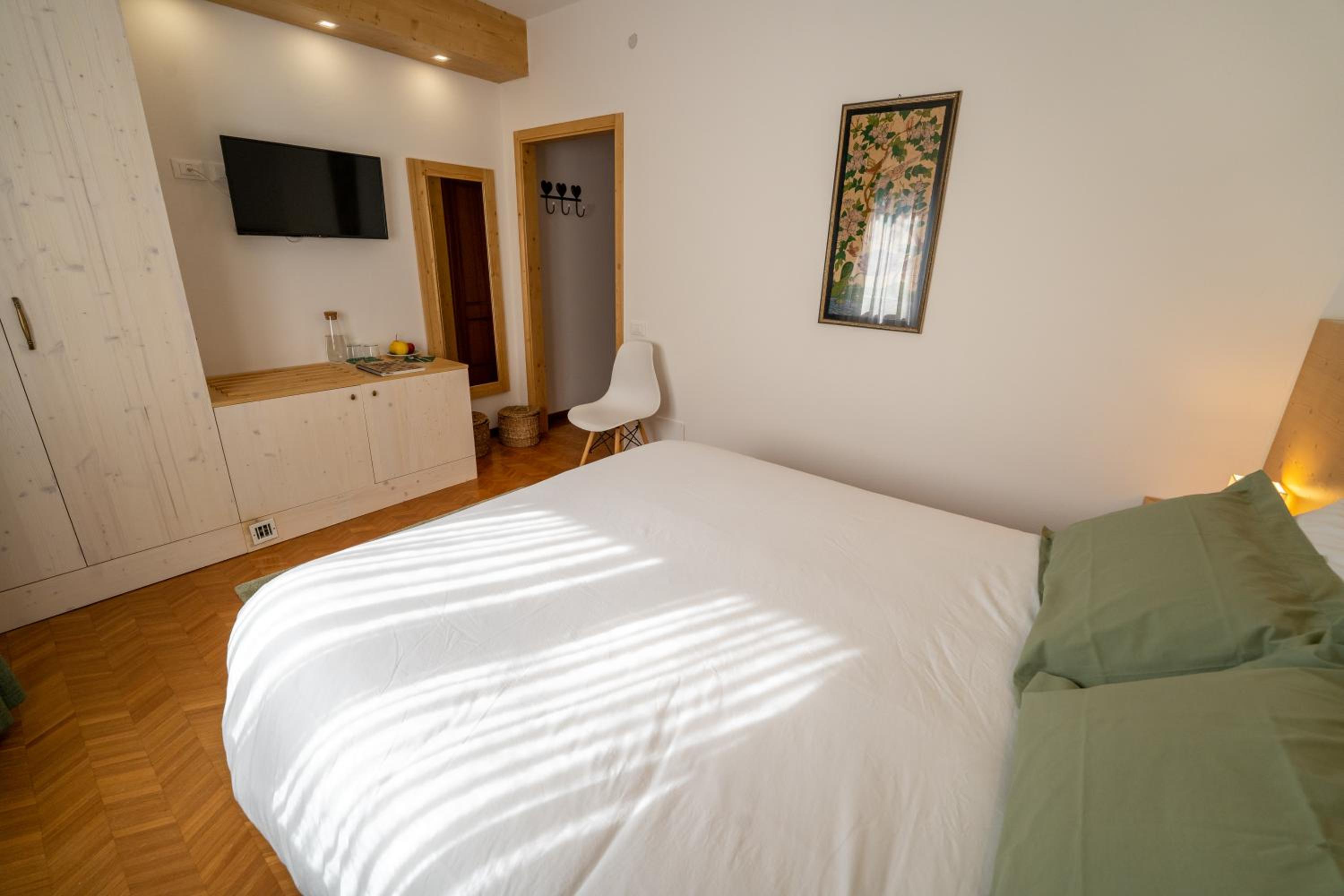Large Double or Twin Room photo 2