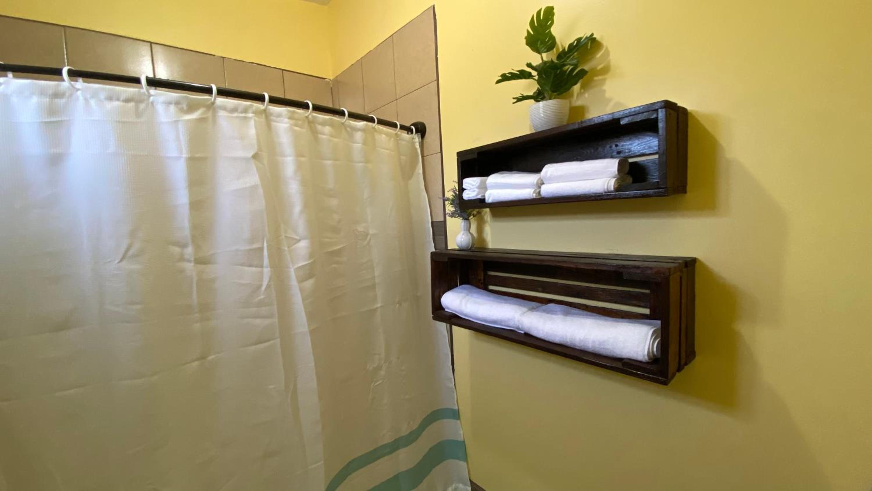 Double Room with Private Bathroom - Photo 15