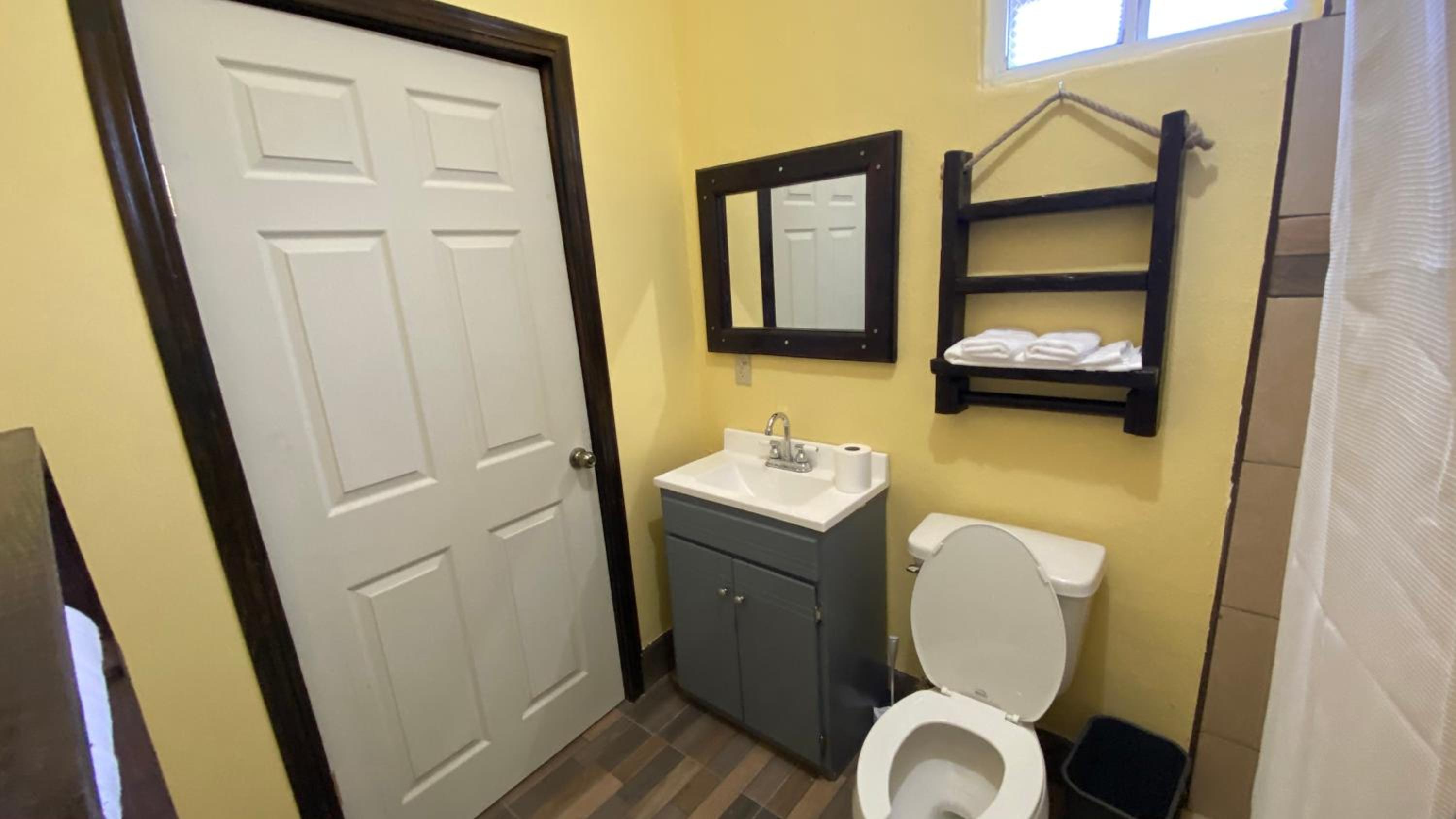 Double Room with Private Bathroom - Photo 20