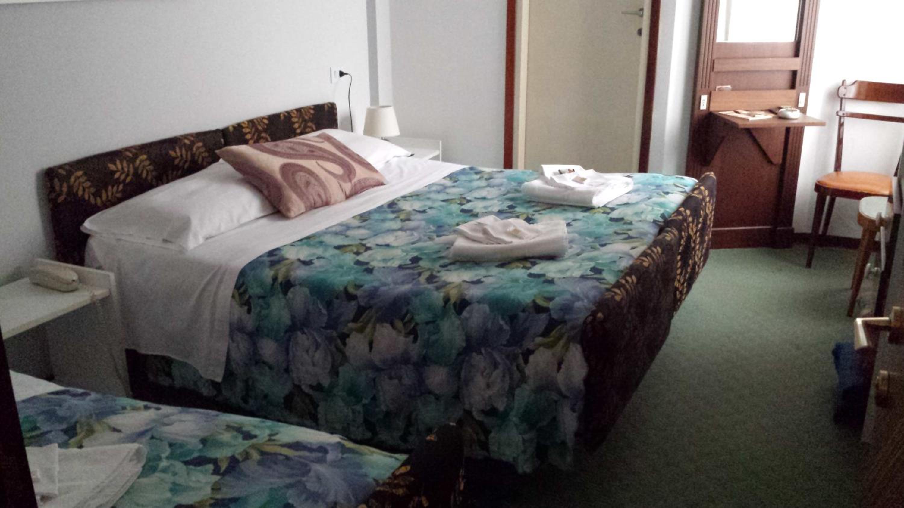 Economy Triple Room - Photo 2