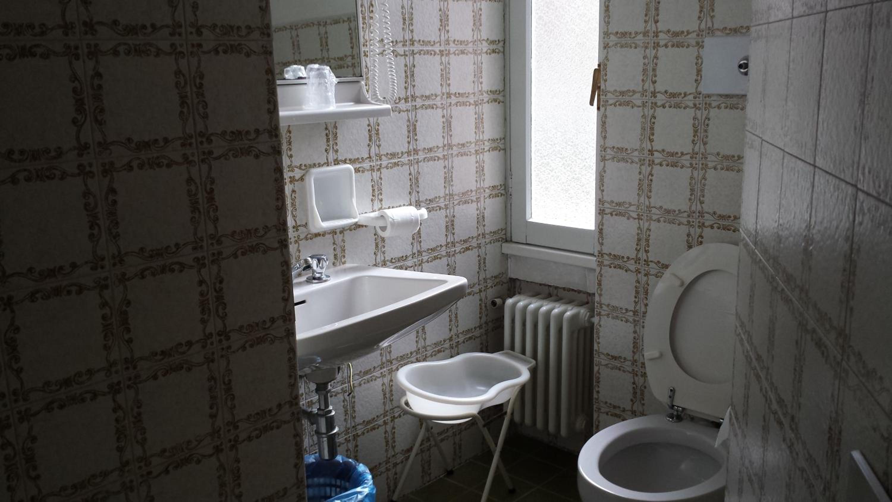 Economy Triple Room - Photo 5
