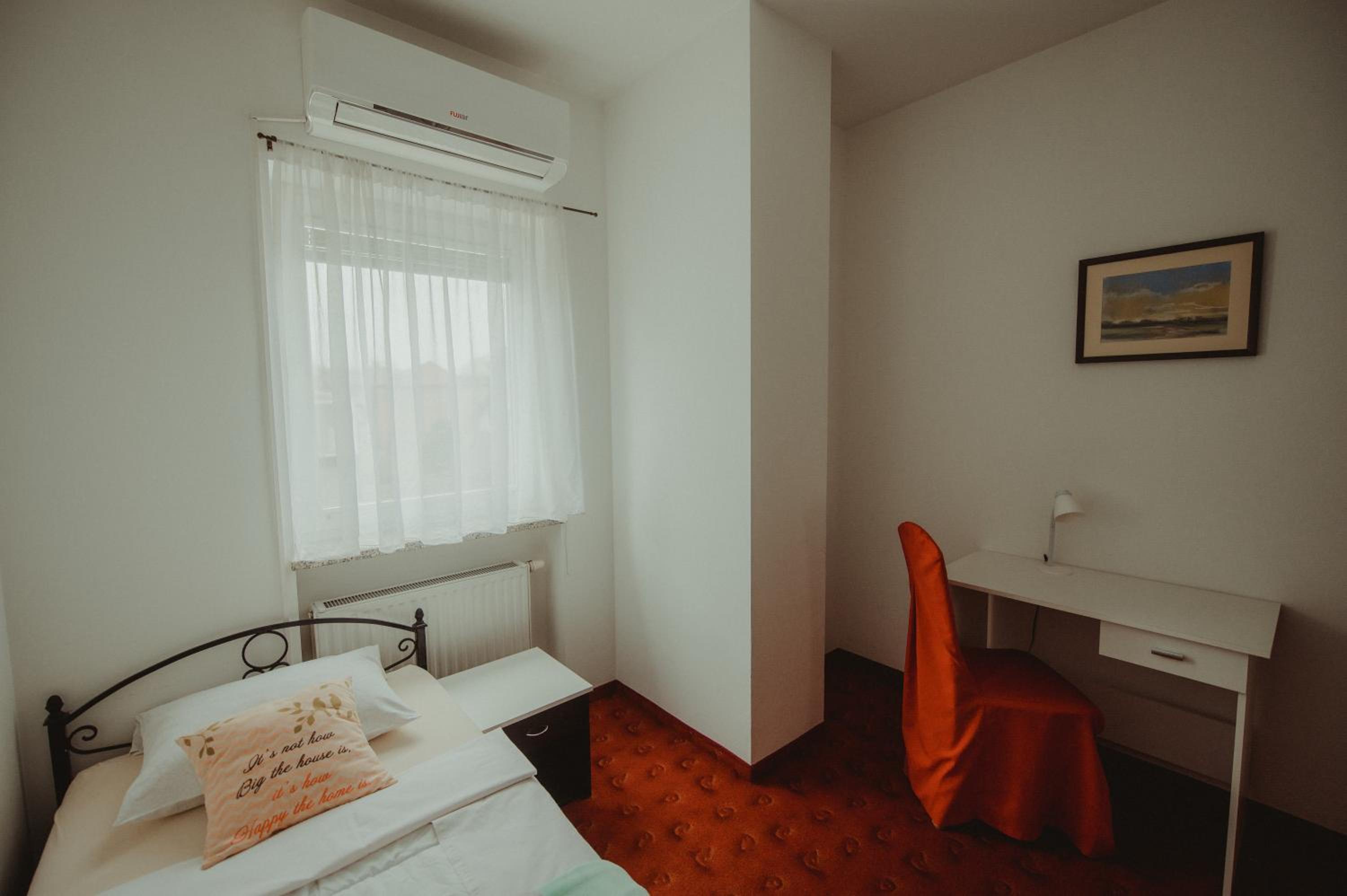 Single Room photo 1