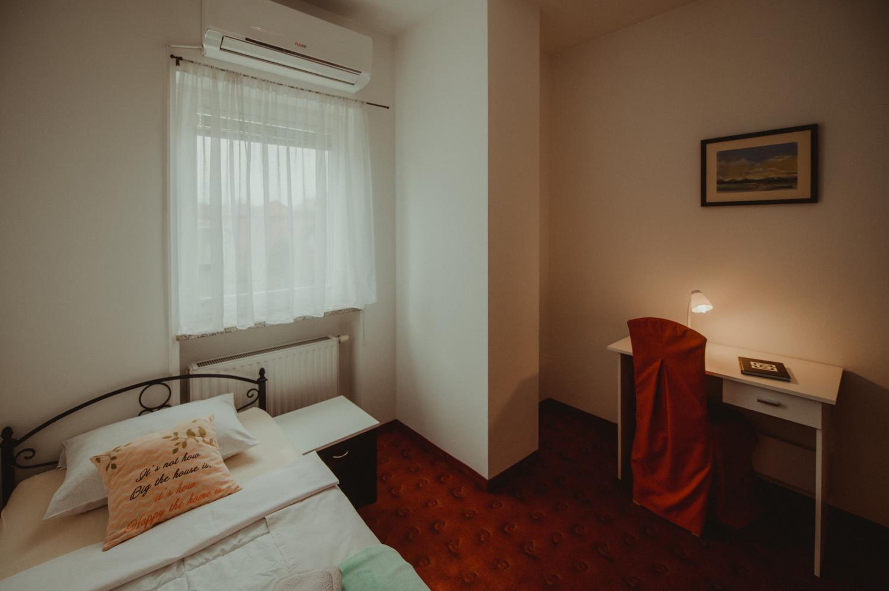 Single Room photo 3