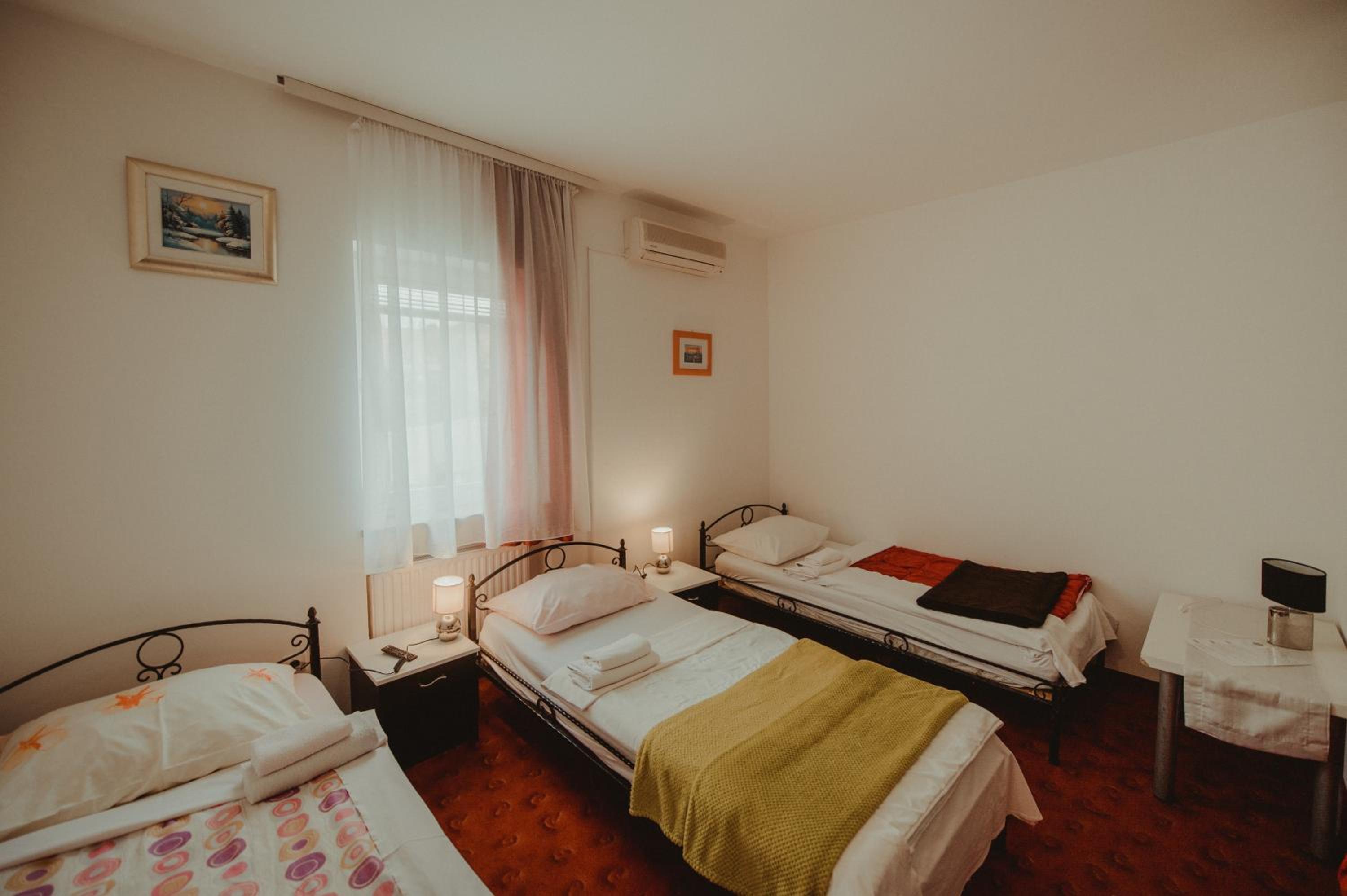Classic Triple Room photo 2