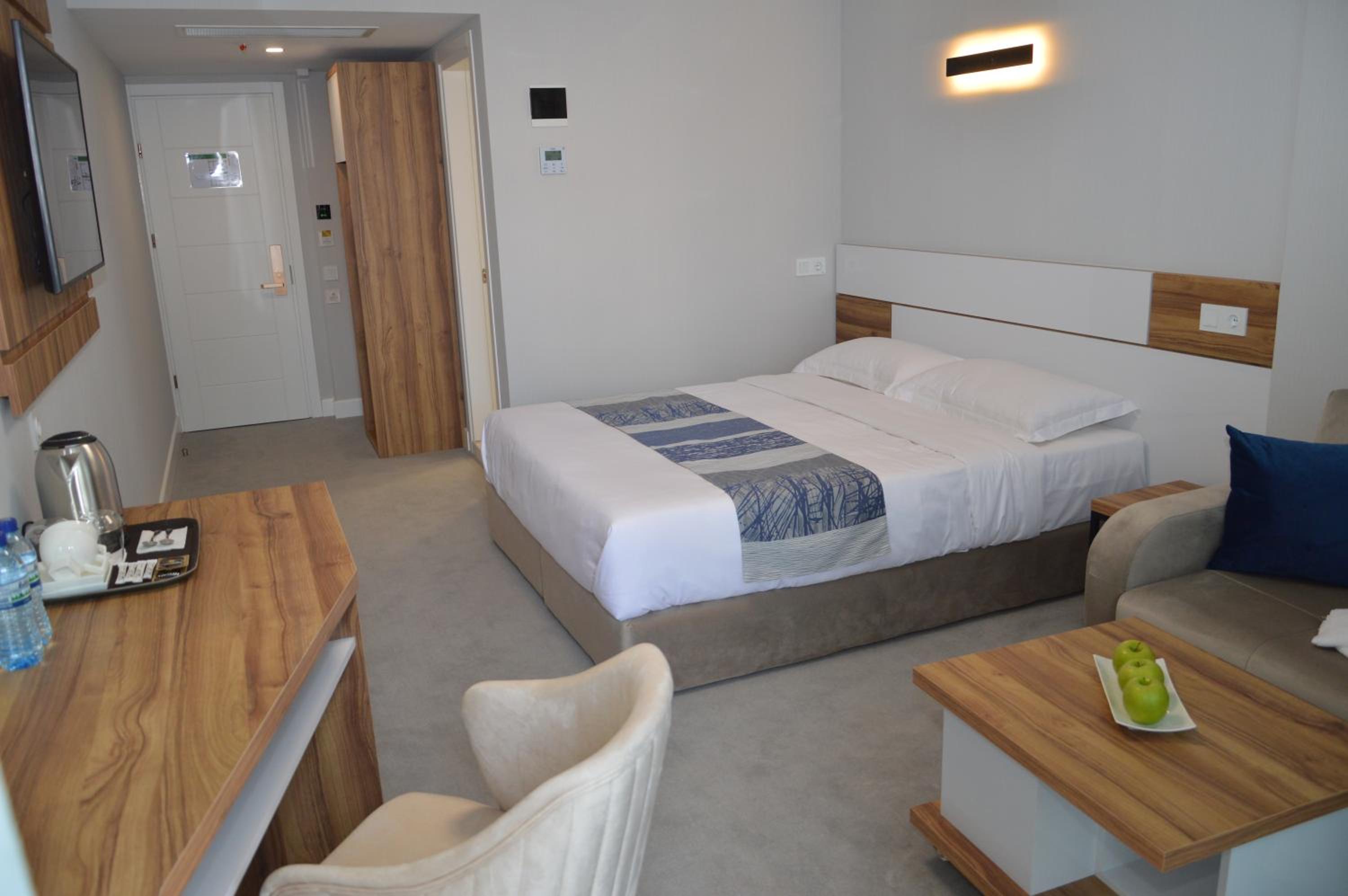 מלון אולד בטומי — Deluxe Single Room