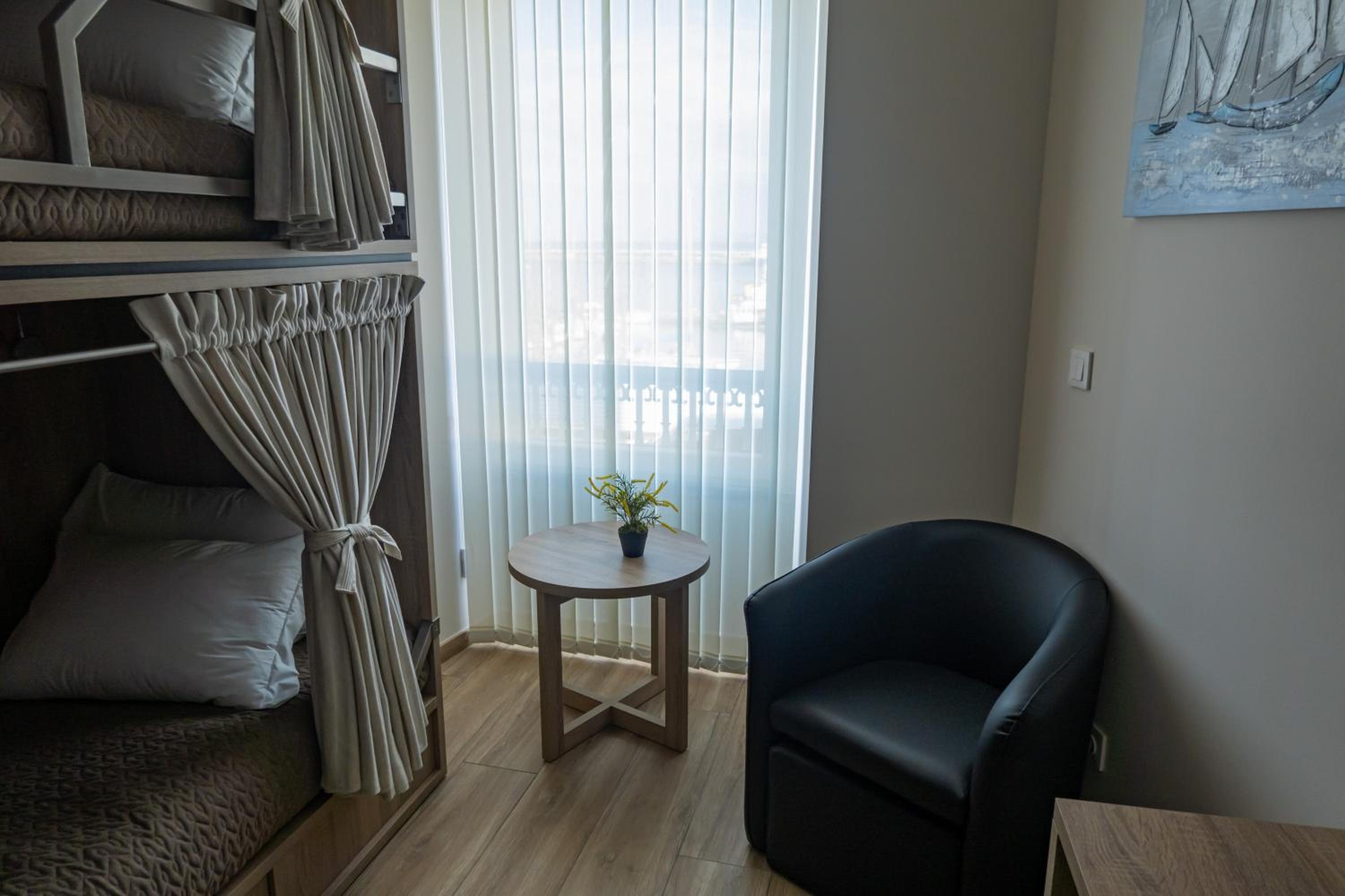 Quadruple Room with Private Bathroom - Photo 1