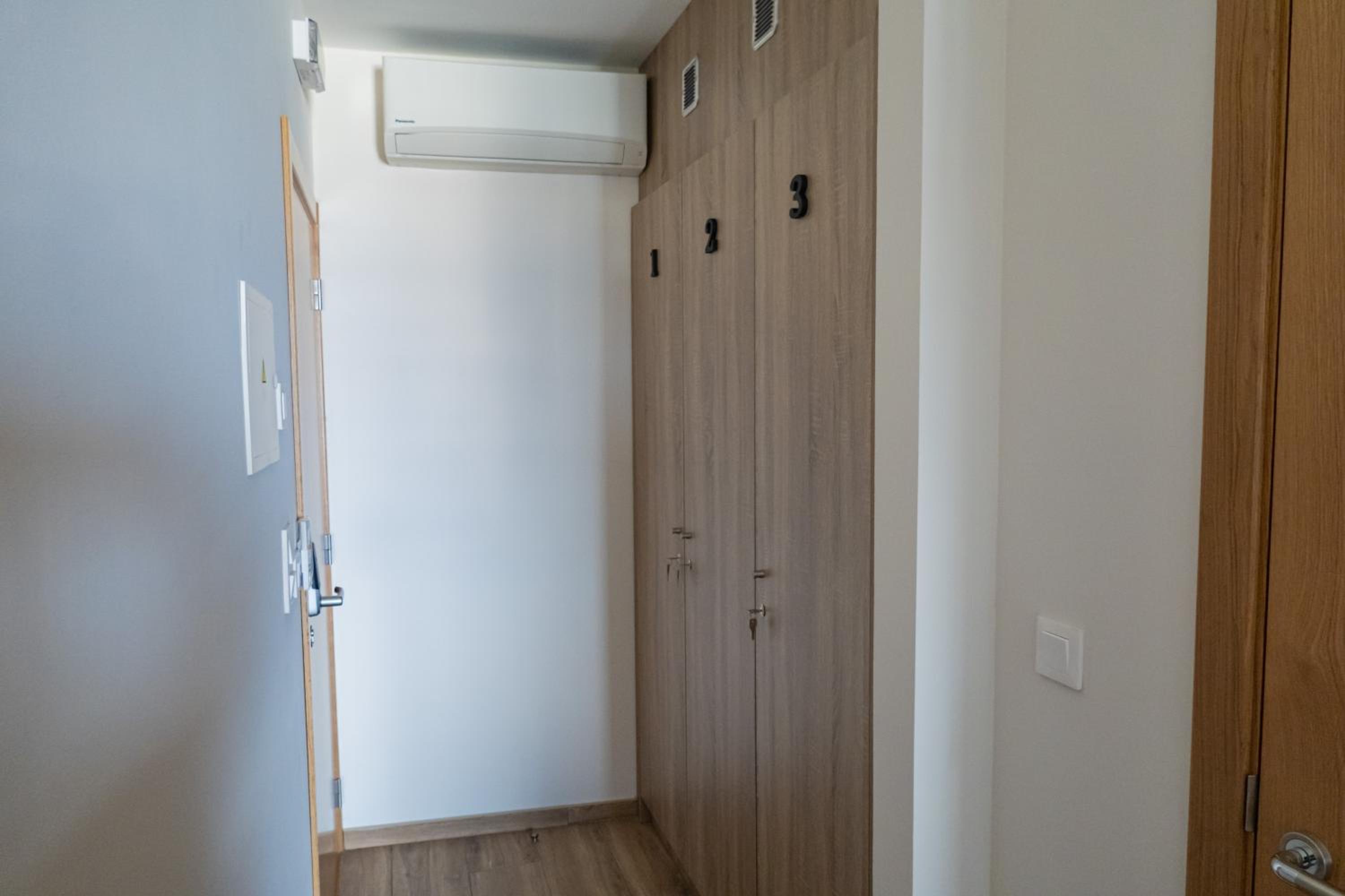 Quadruple Room with Private Bathroom - Photo 2