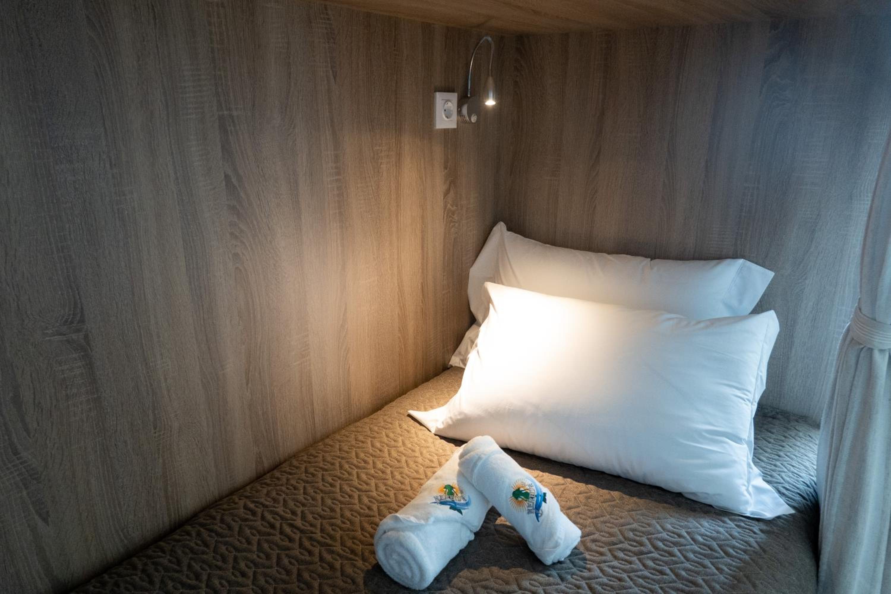 Quadruple Room with Private Bathroom - Photo 6