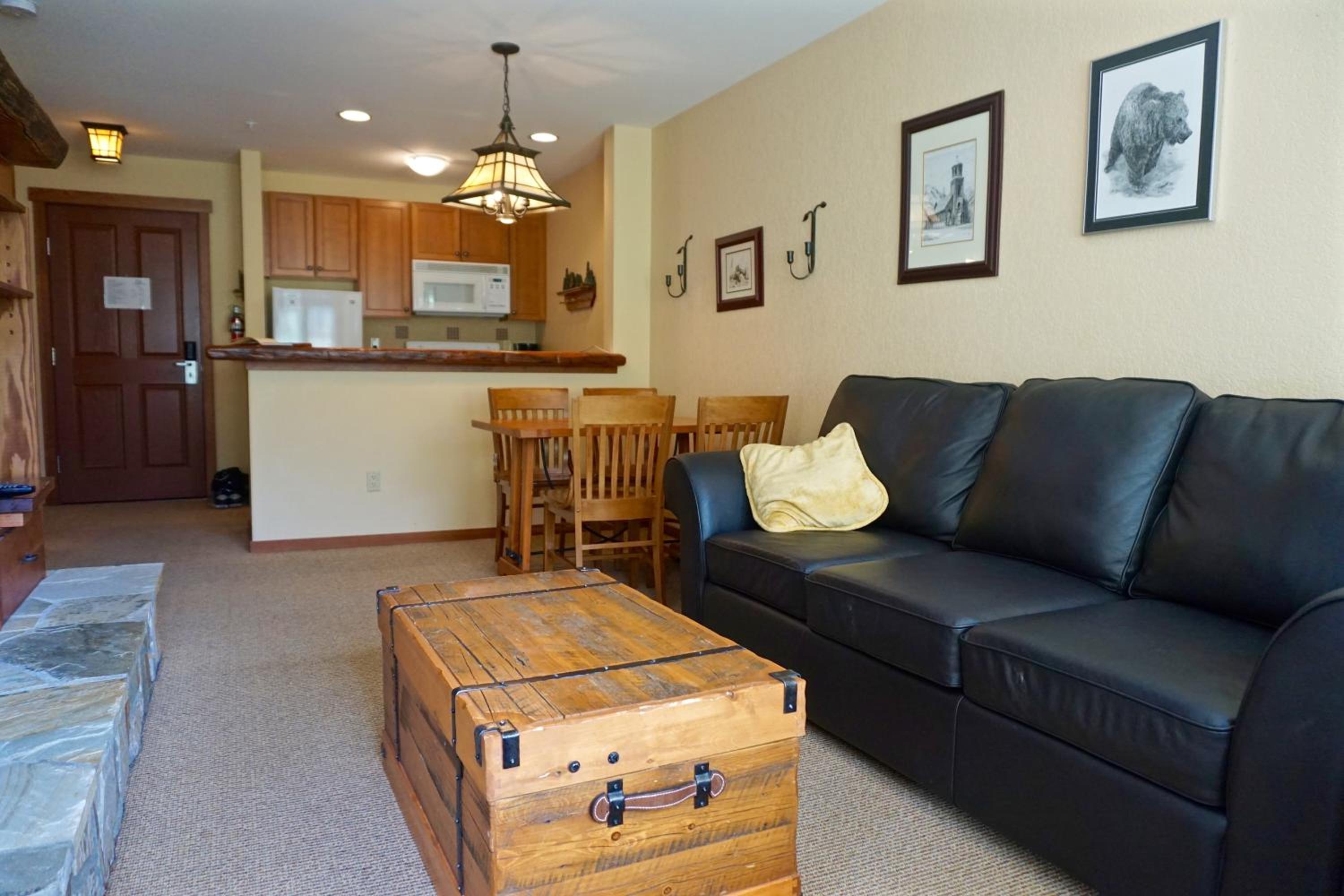 One-Bedroom Apartment photo 1