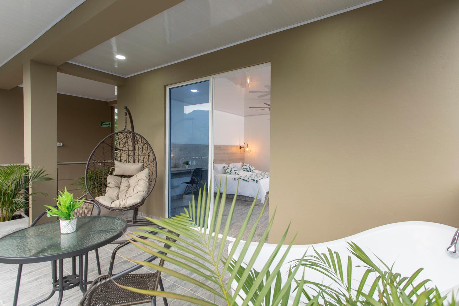 Suite with Balcony - Photo 2